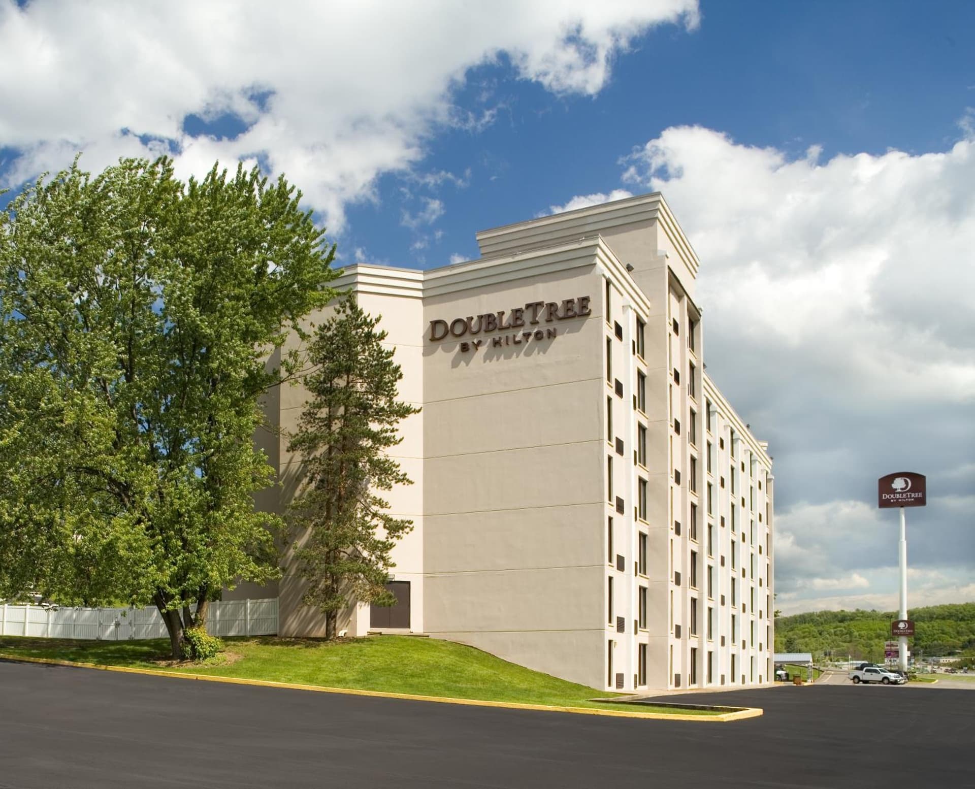DoubleTree by Hilton Washington Meadow Lands Casino Area featured exterior or lobby in Washington, PA — similar hotel