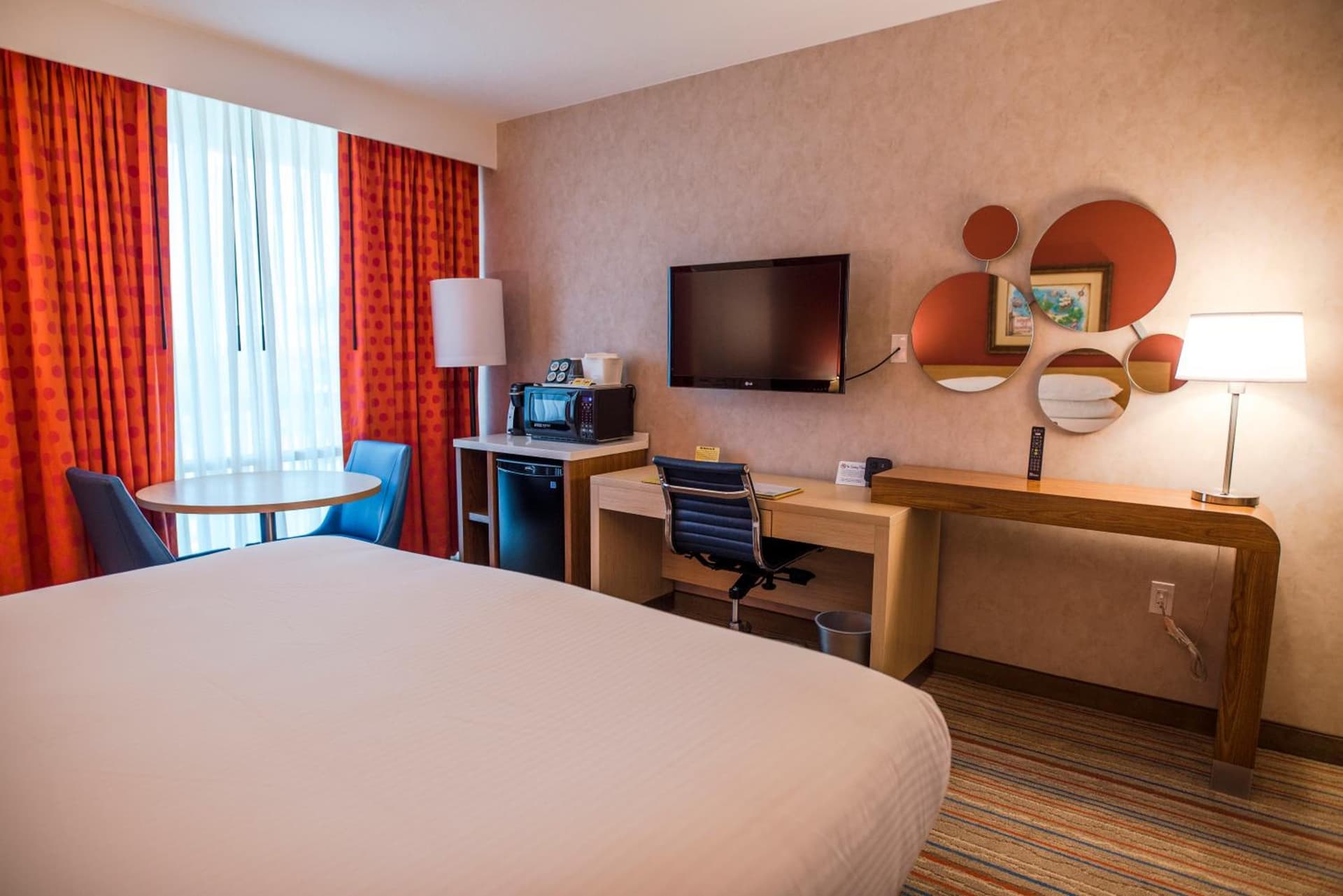 Howard Johnson by Wyndham Anaheim Hotel and Water Playground gallery photo in Anaheim, CA — image 25
