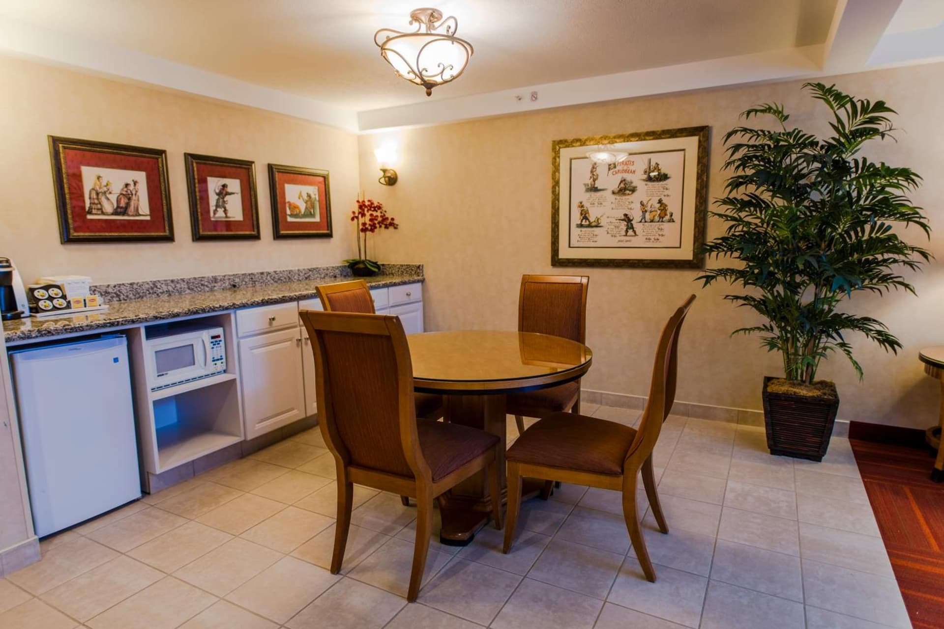 Howard Johnson by Wyndham Anaheim Hotel and Water Playground gallery photo in Anaheim, CA — image 160