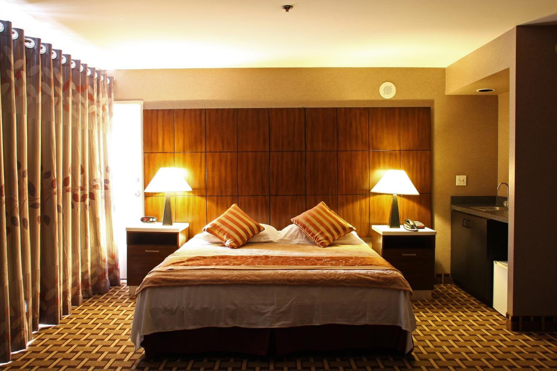 LA Crystal Hotel -Los Angeles-Long Beach Area gallery photo in Carson, CA — image 19