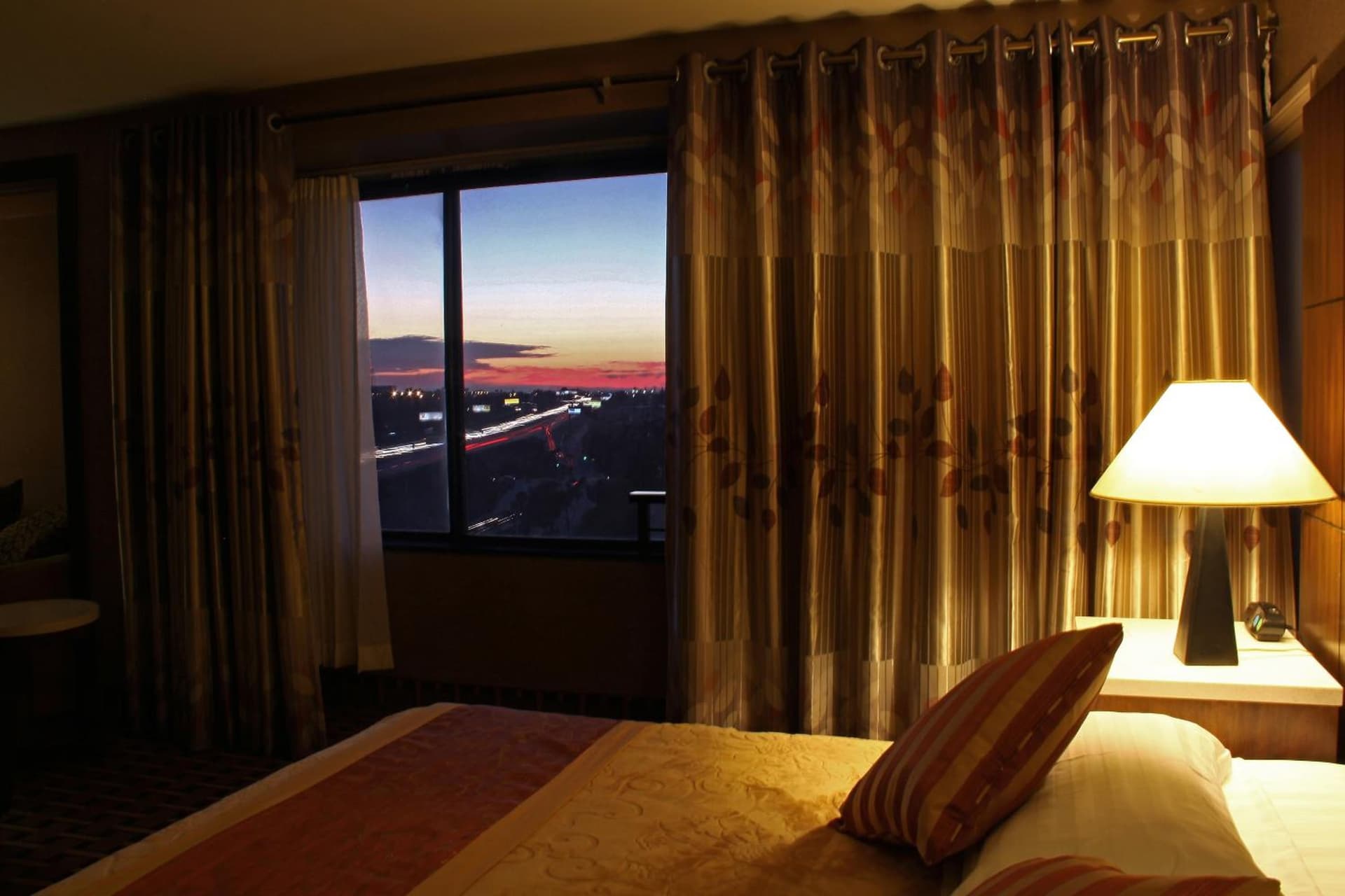 LA Crystal Hotel -Los Angeles-Long Beach Area gallery photo in Carson, CA — image 90