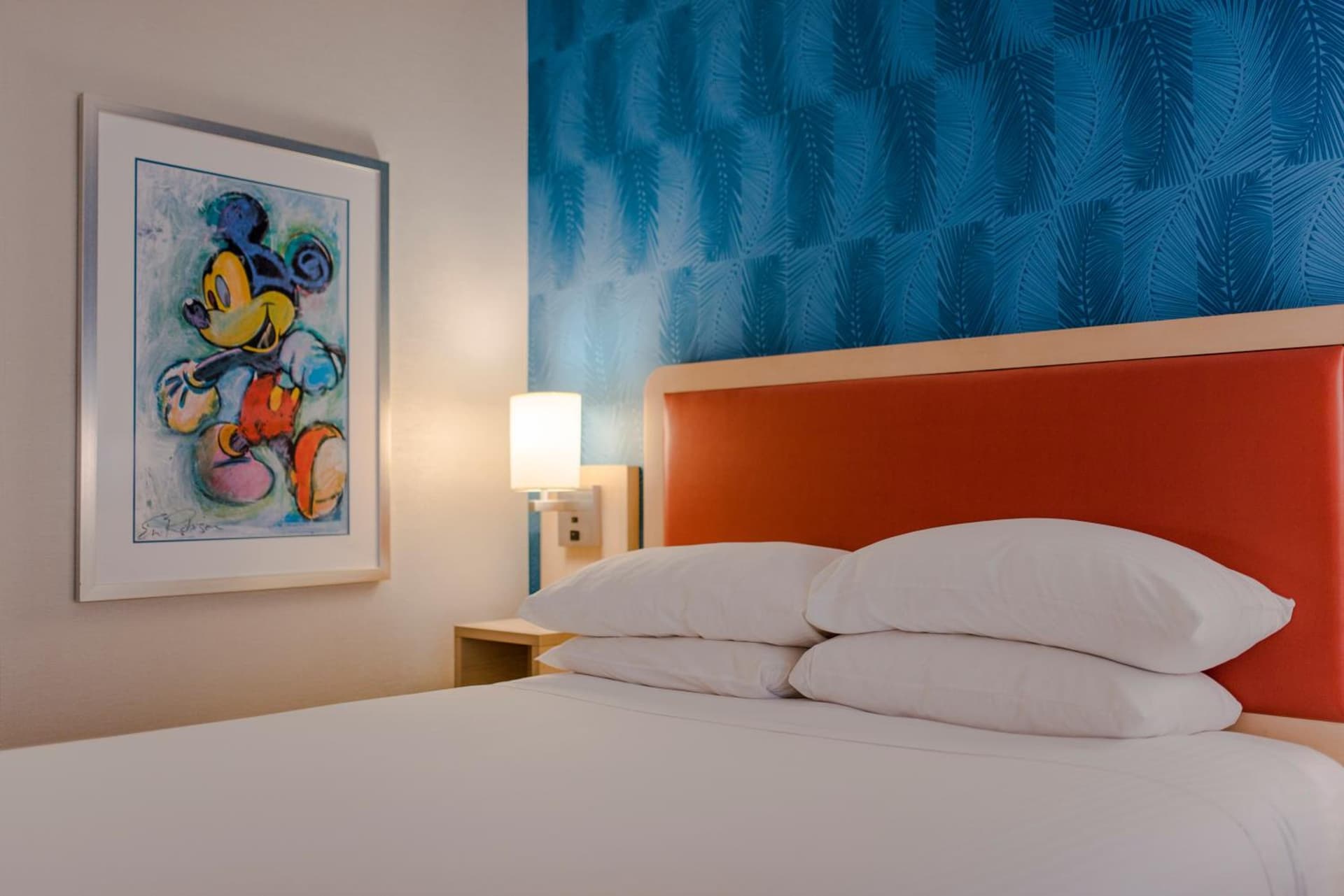 Howard Johnson by Wyndham Anaheim Hotel and Water Playground gallery photo in Anaheim, CA — image 34