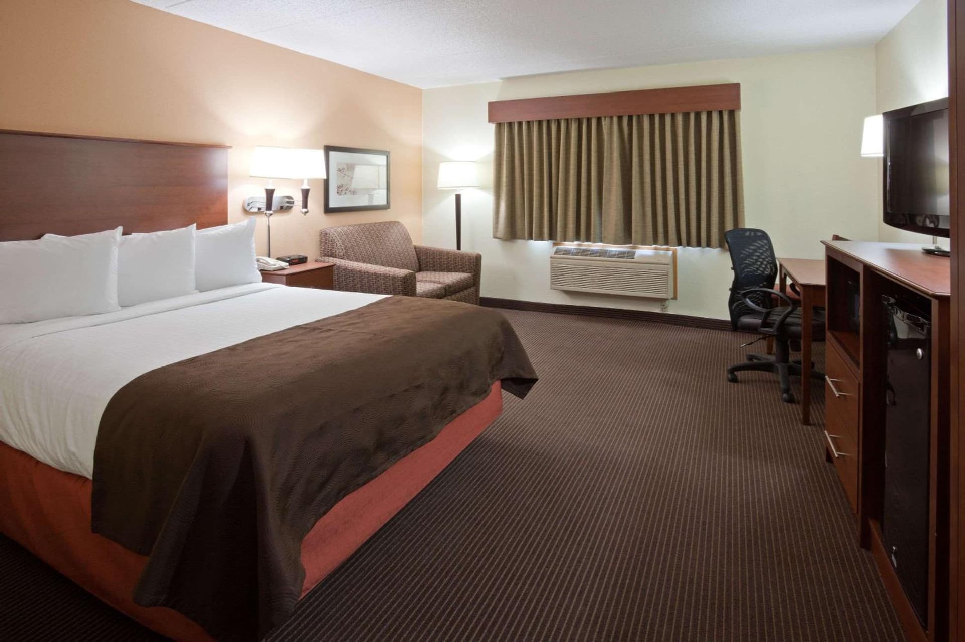 AmericInn by Wyndham Bismarck gallery photo in Bismarck, ND — image 7