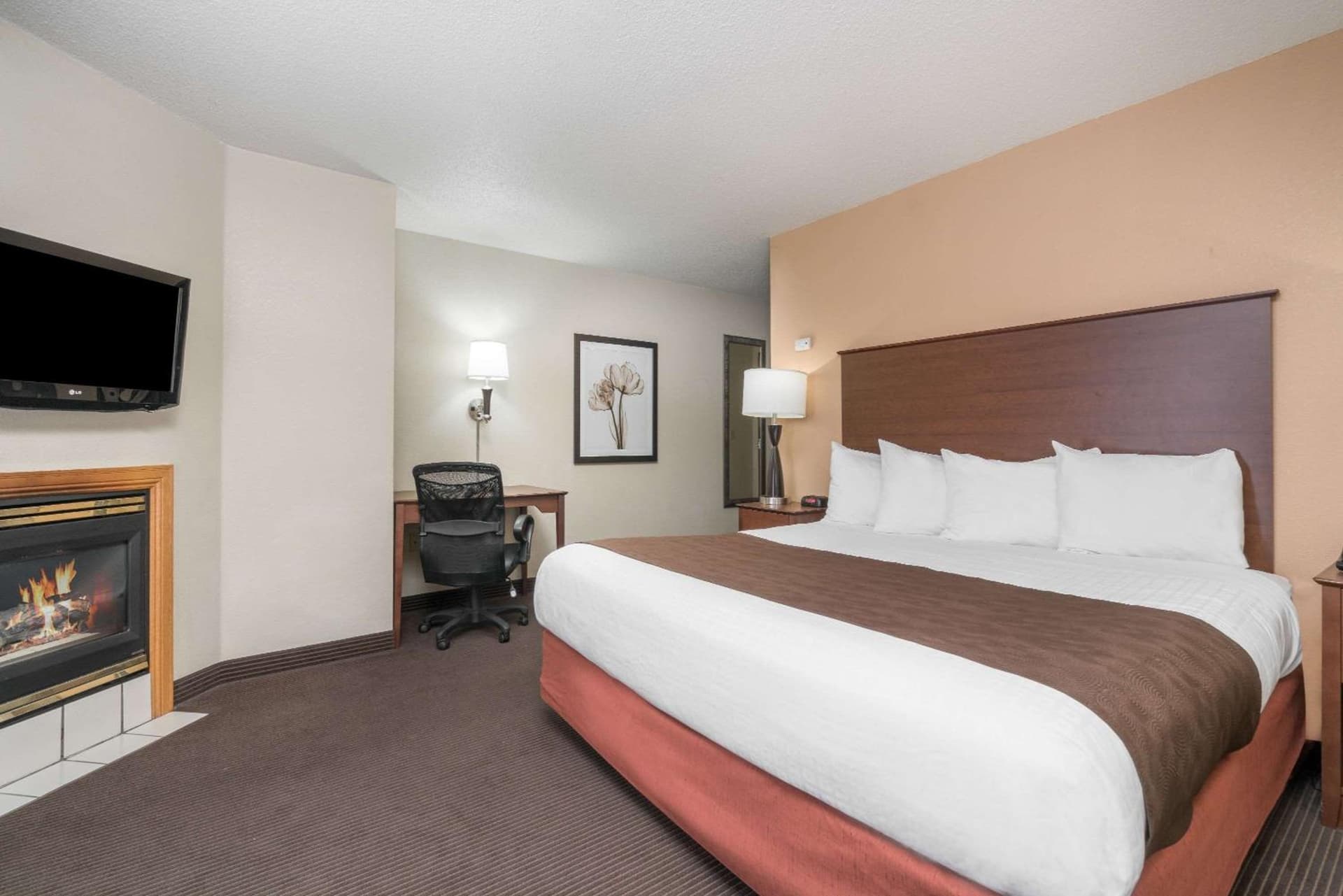 AmericInn by Wyndham Bismarck gallery photo in Bismarck, ND — image 31