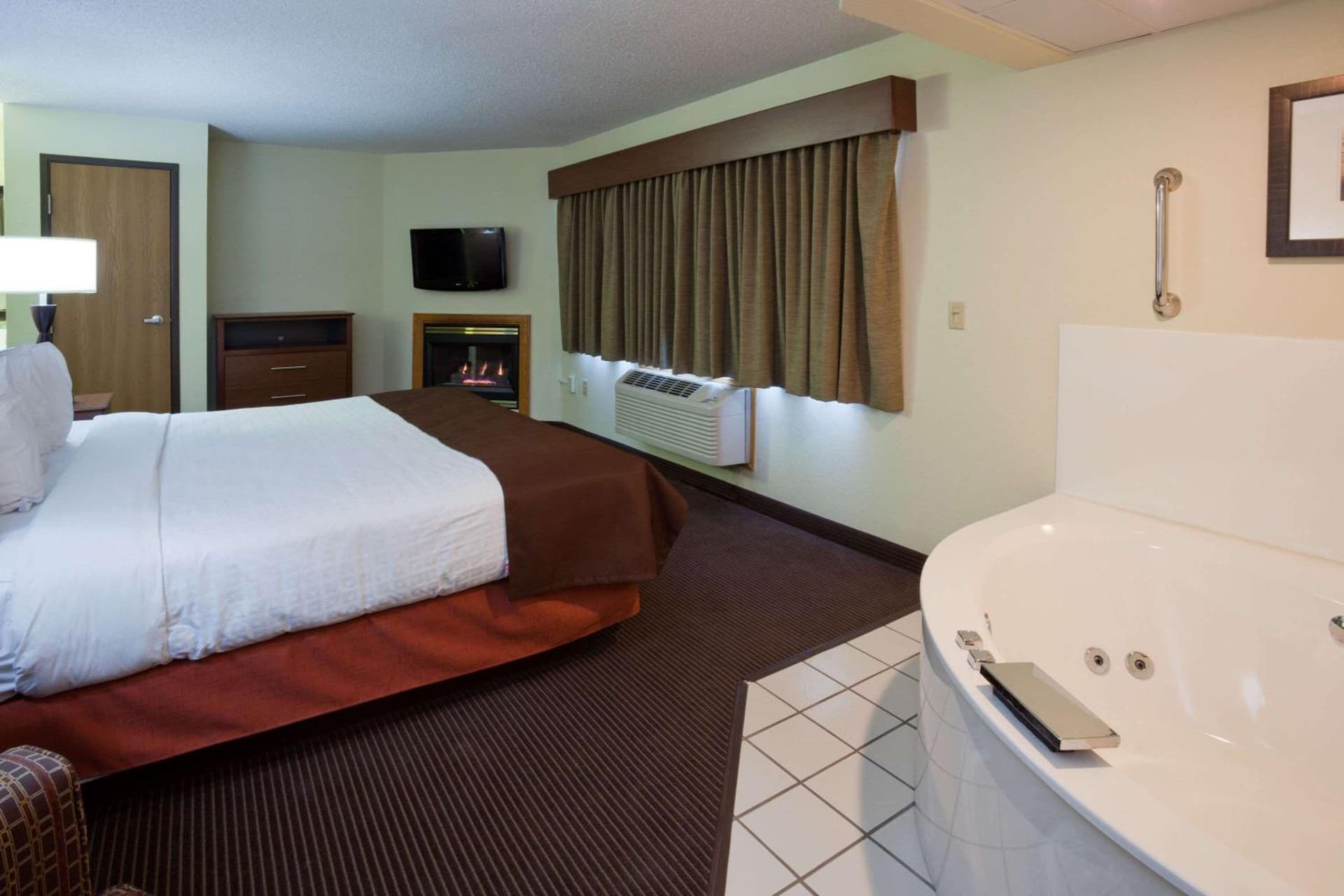 AmericInn by Wyndham Bismarck gallery photo in Bismarck, ND — image 40