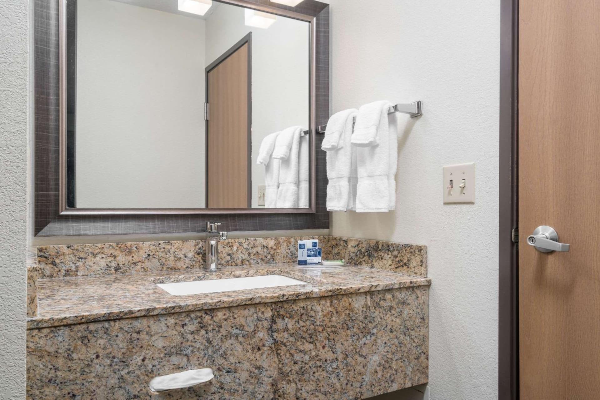 AmericInn by Wyndham Bismarck gallery photo in Bismarck, ND — image 13