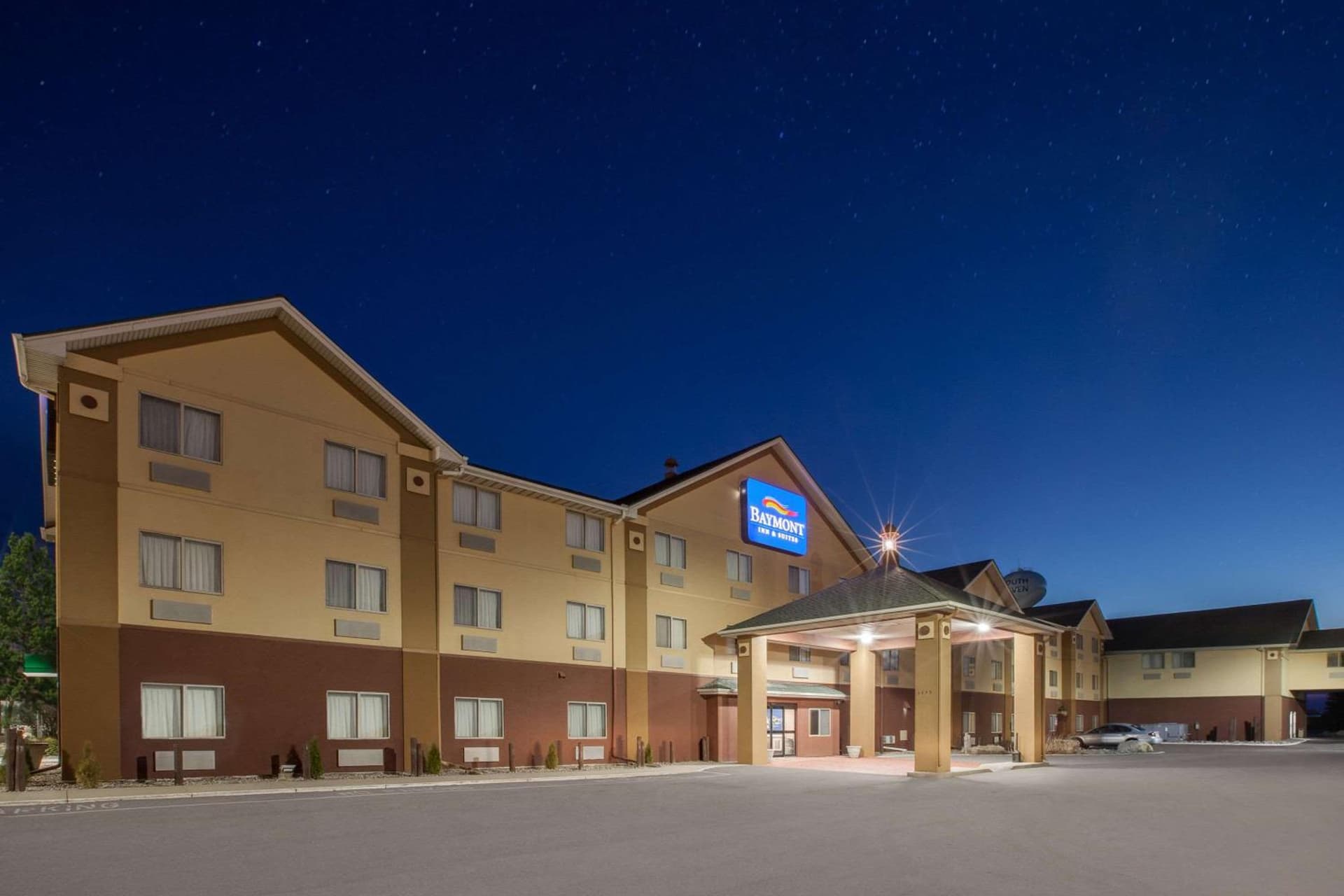 Baymont by Wyndham South Haven featured exterior or lobby in South Haven, MI — similar hotel