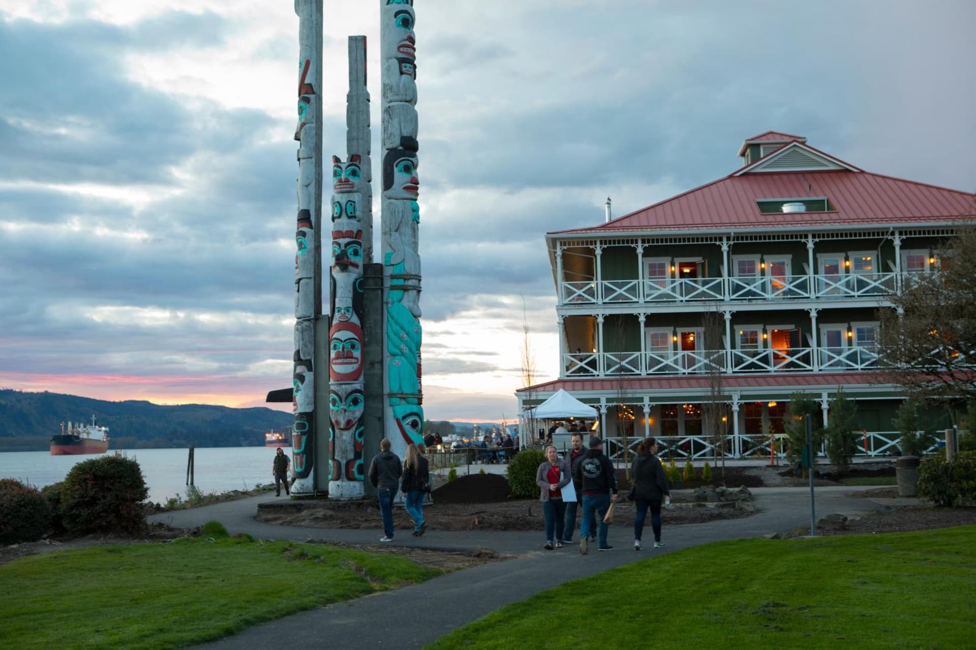 McMenamins Kalama Harbor Lodge featured exterior or lobby in Kalama, WA — similar hotel