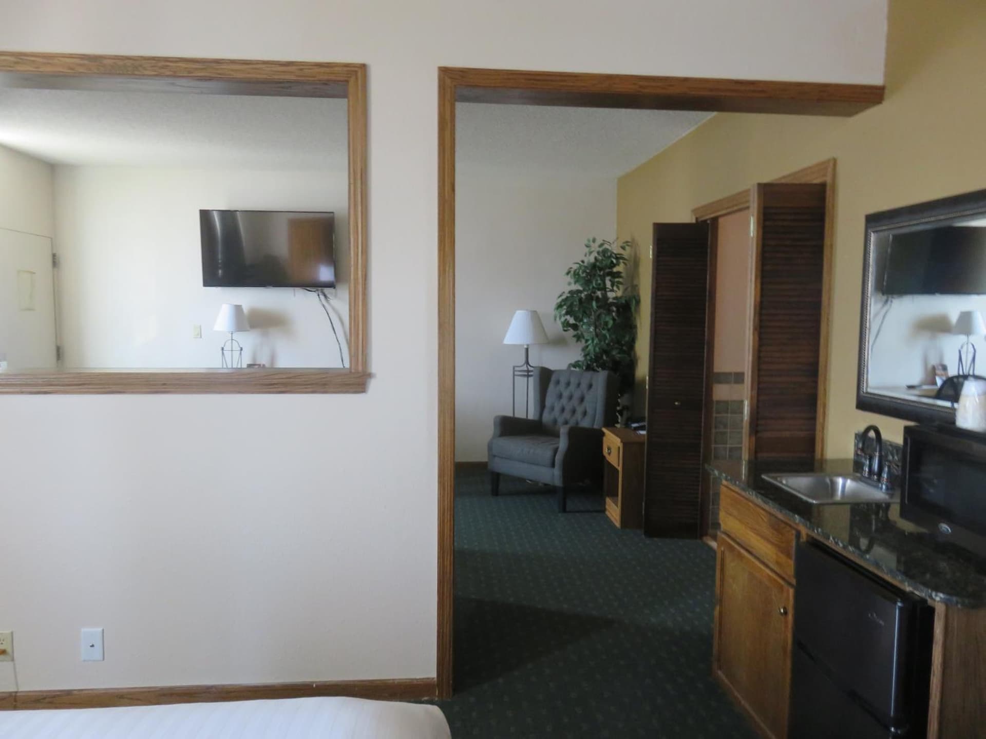 Baymont by Wyndham Fargo interior in Fargo, ND — gallery photo 2