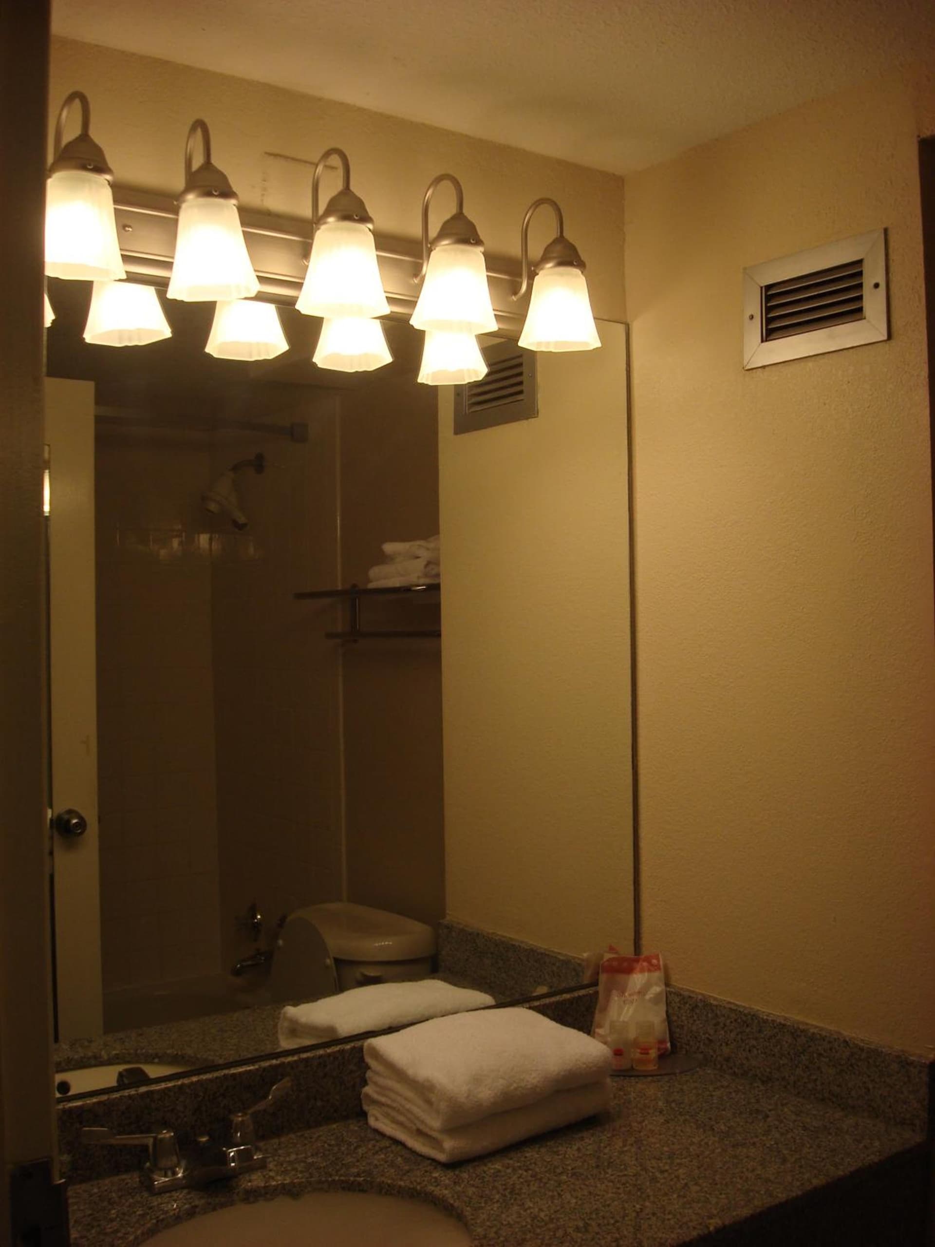 Romana Hotel - Houston Southwest gallery photo in Houston, TX — image 7