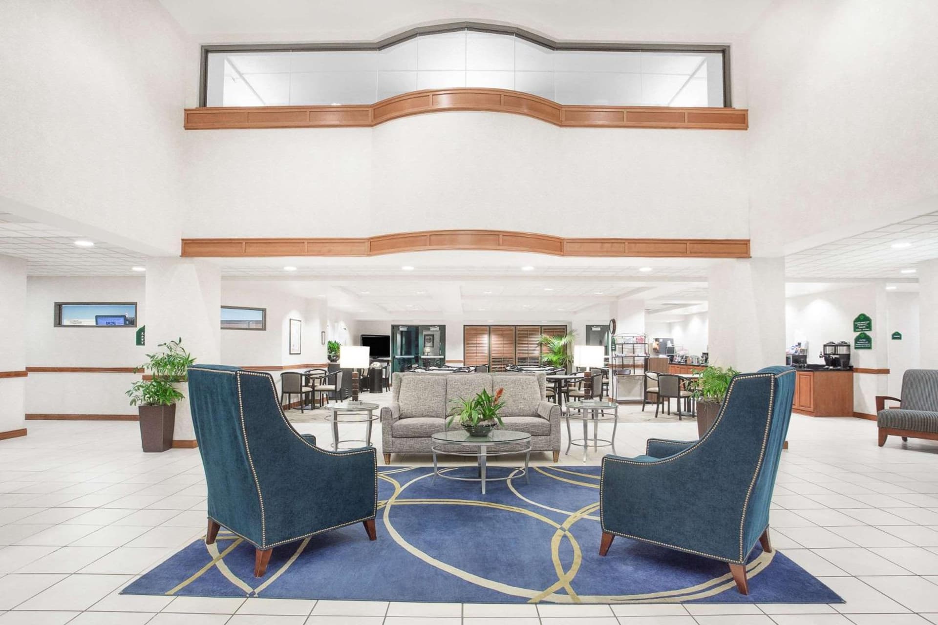 Wingate by Wyndham Green Bay interior in Green Bay, WI — gallery photo 2