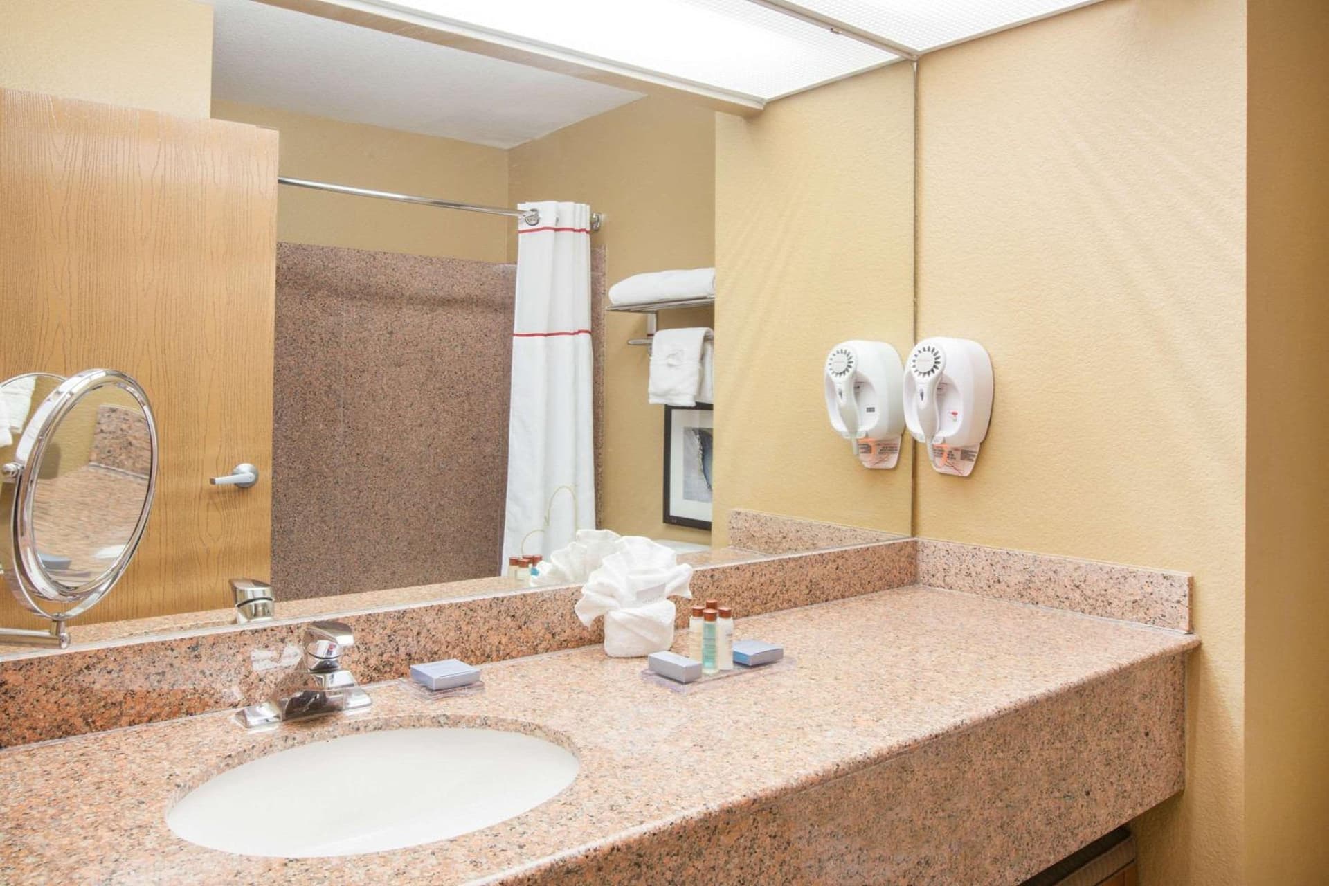 Hawthorn Extended Stay by Wyndham Corpus Christi gallery photo in Corpus Christi, TX — image 8