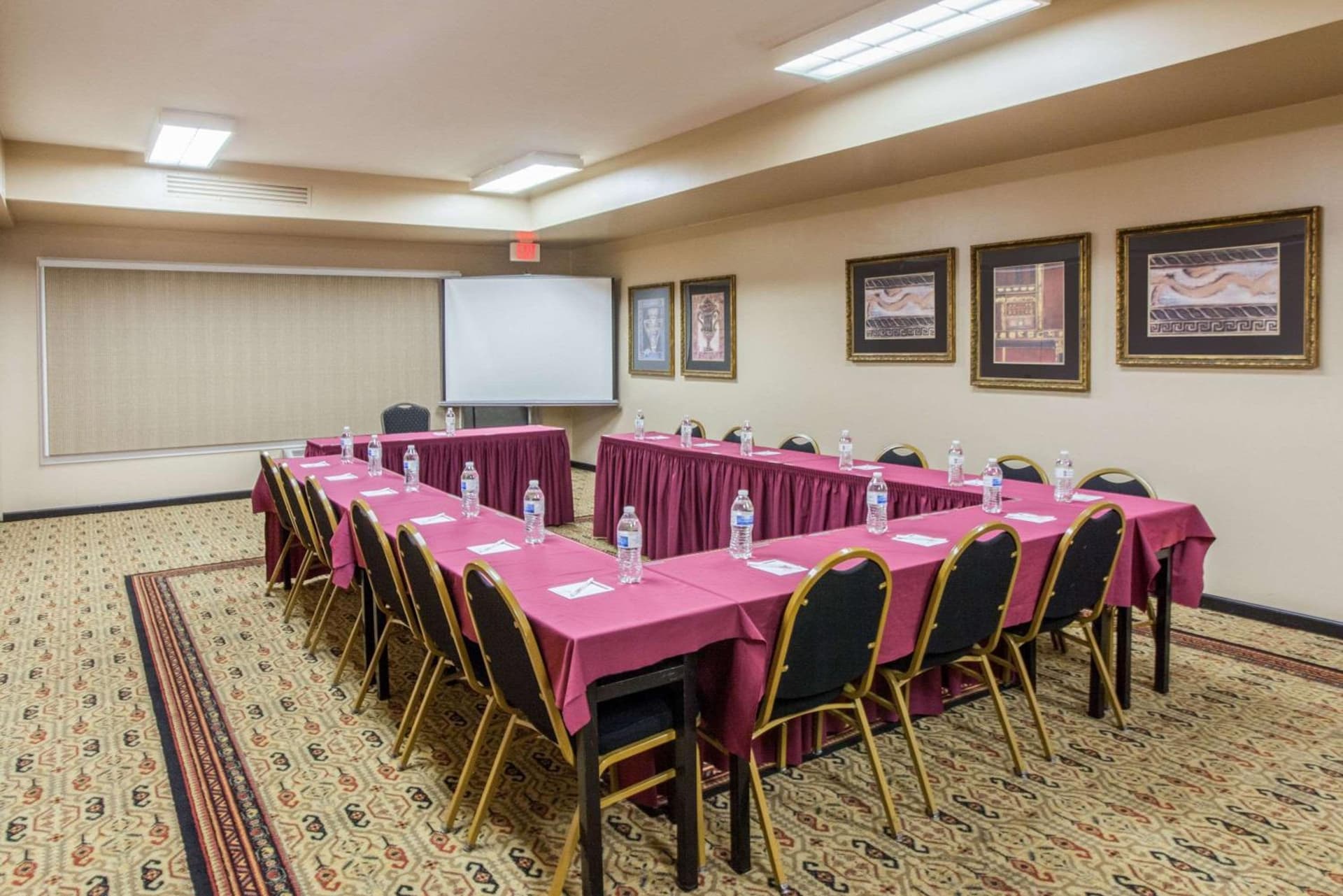 Hawthorn Extended Stay by Wyndham Bloomington gallery photo in Bloomington, IL — image 28