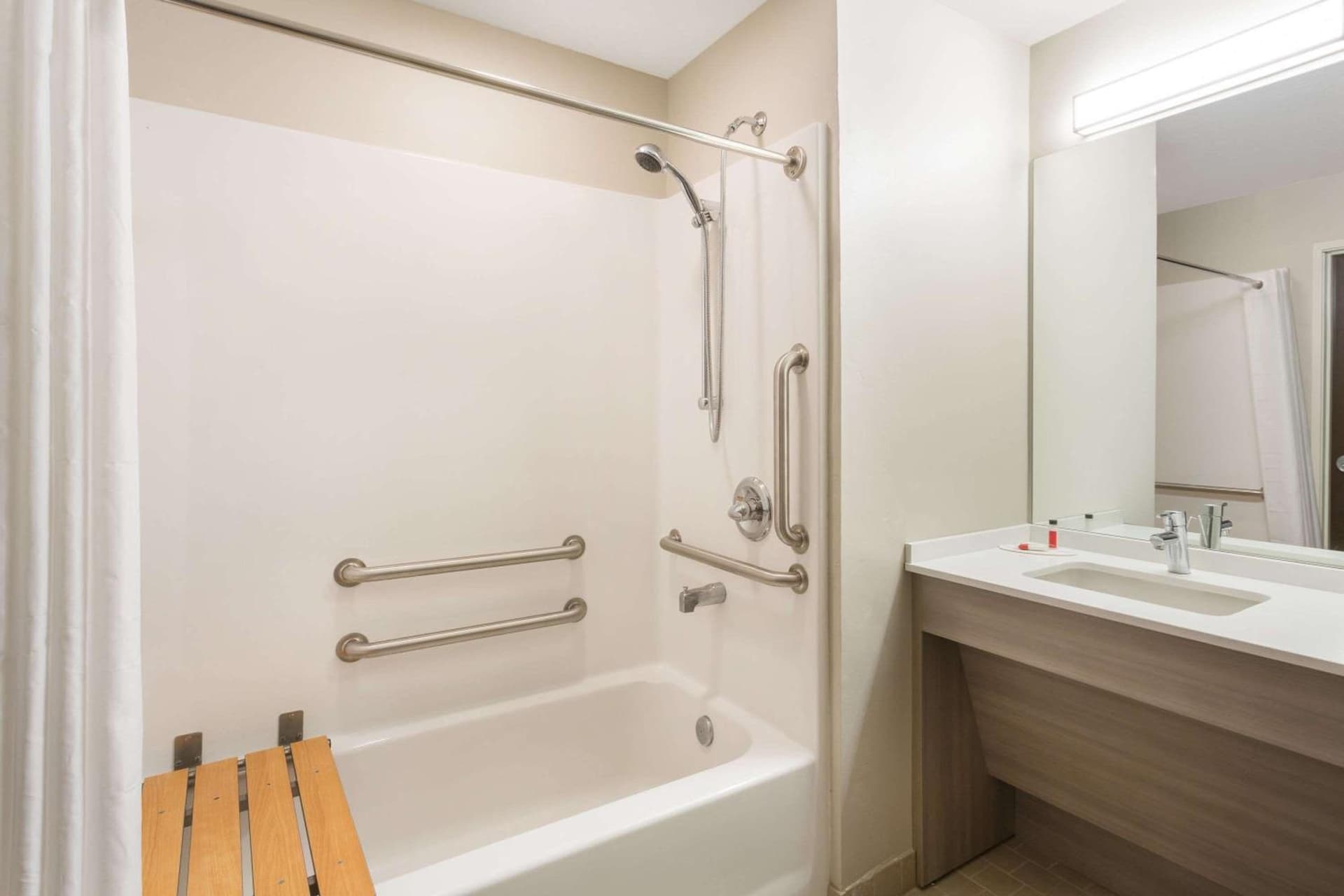 Microtel Inn & Suites by Wyndham Springville gallery photo in Springville, UT — image 13