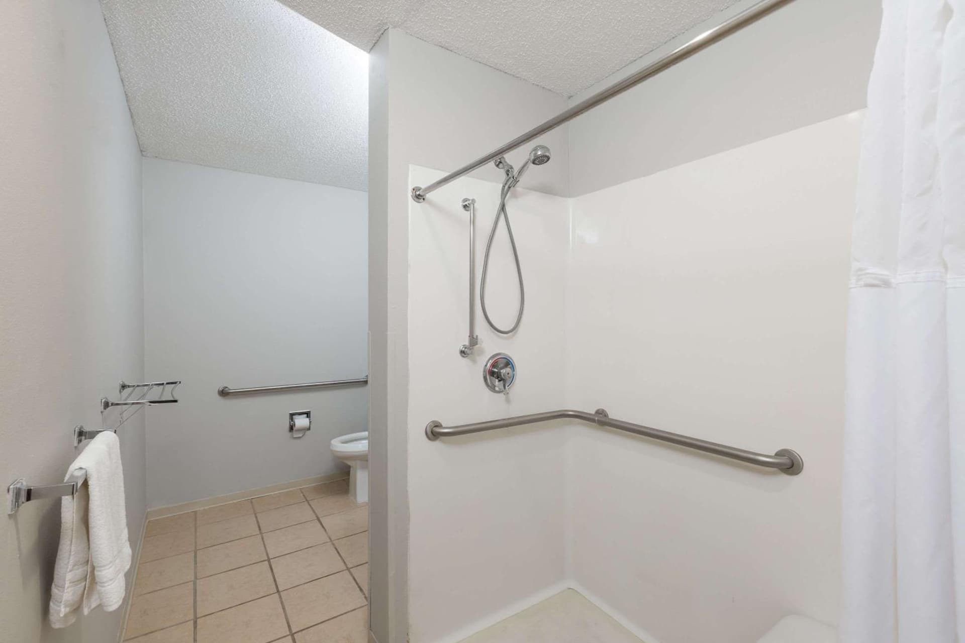 Microtel Inn & Suites by Wyndham Sioux Falls gallery photo in Sioux Falls, SD — image 13