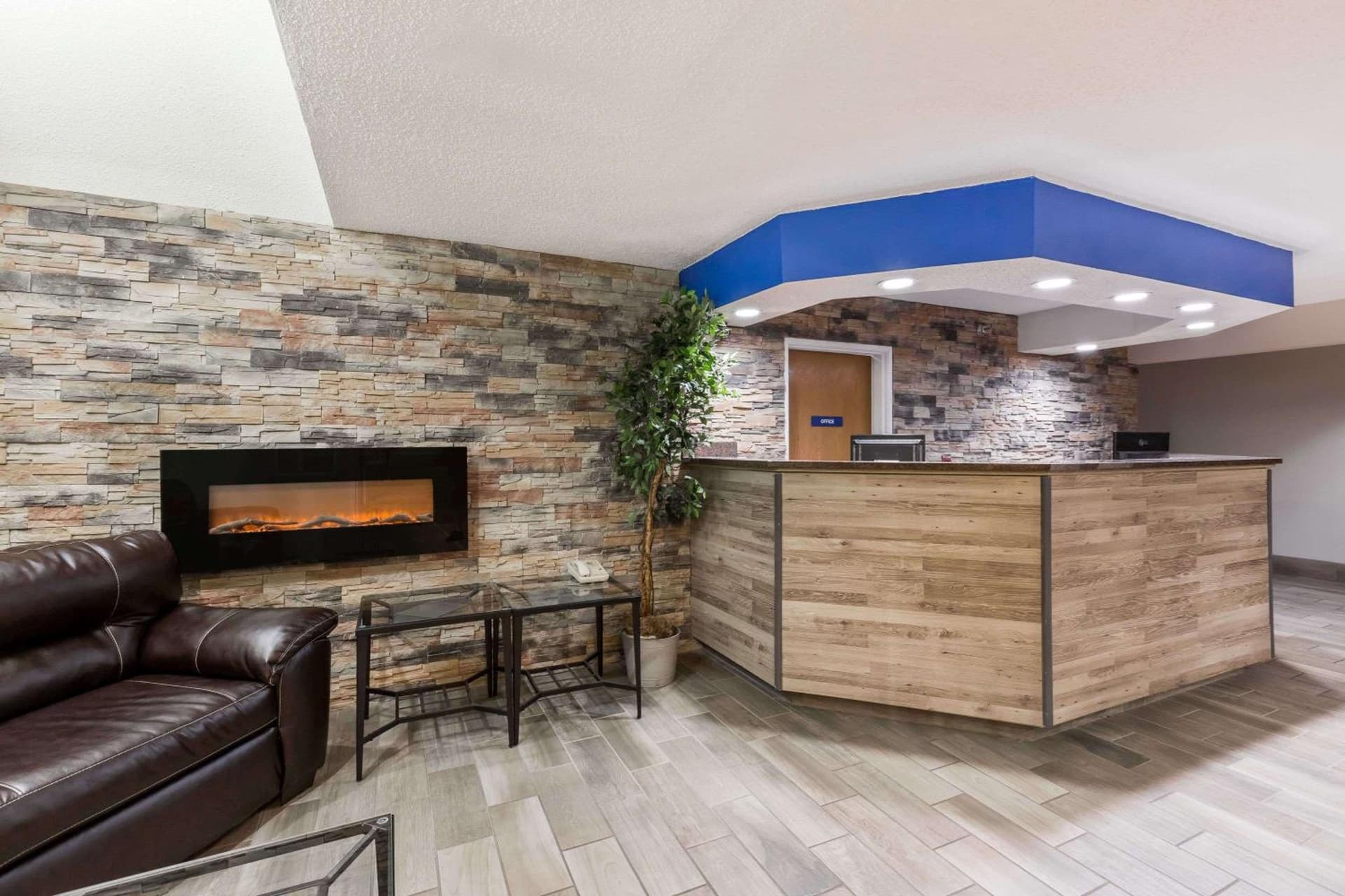 Microtel Inn & Suites by Wyndham Sioux Falls interior in Sioux Falls, SD — gallery photo 2