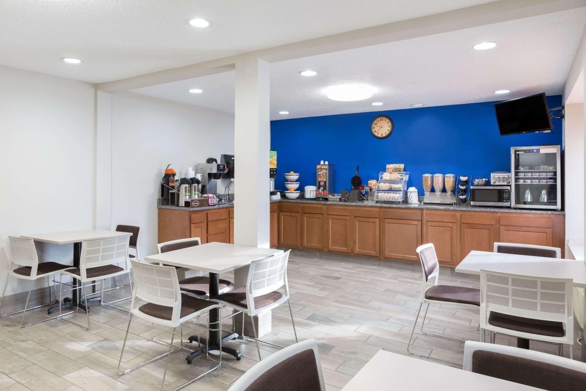 Microtel Inn & Suites by Wyndham Sioux Falls gallery photo in Sioux Falls, SD — image 7