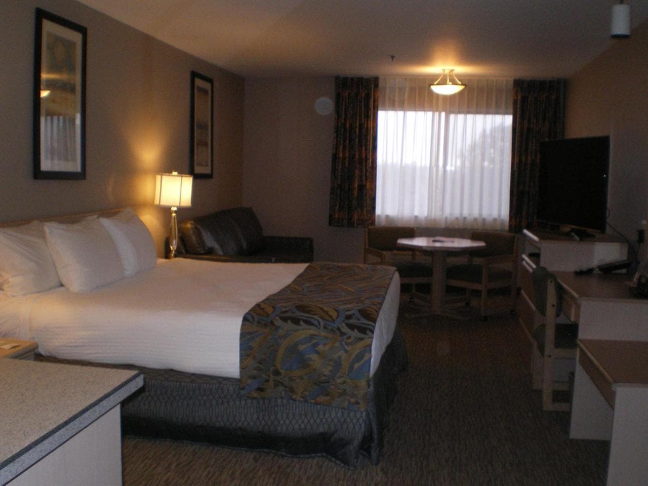 Shilo Inn Suites Hotel - Nampa Suites gallery photo in Nampa, ID — image 7