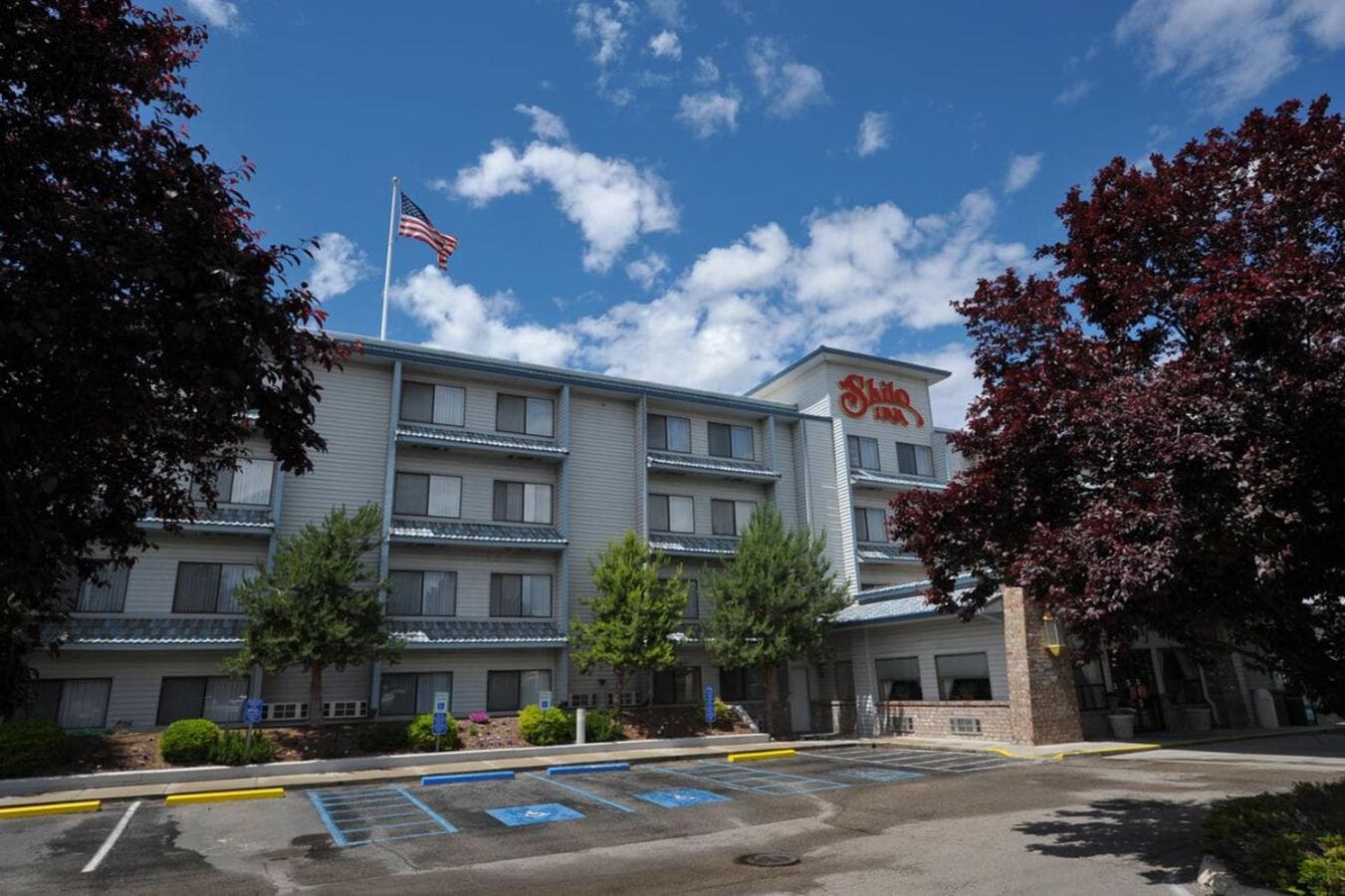 Shilo Inn Suites Hotel - Nampa Suites interior in Nampa, ID — gallery photo 2