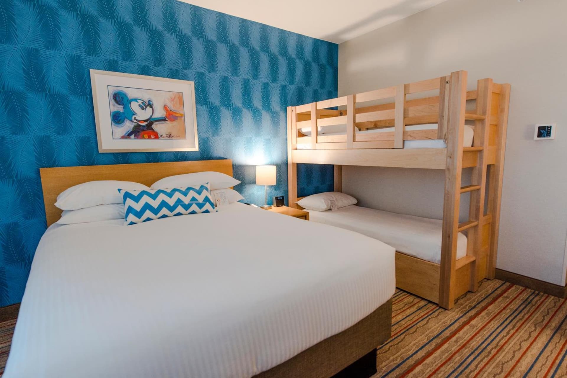 Howard Johnson by Wyndham Anaheim Hotel and Water Playground gallery photo in Anaheim, CA — image 111