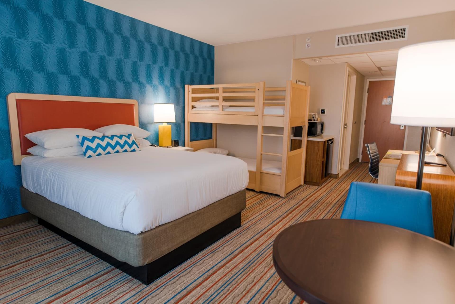 Howard Johnson by Wyndham Anaheim Hotel and Water Playground gallery photo in Anaheim, CA — image 17