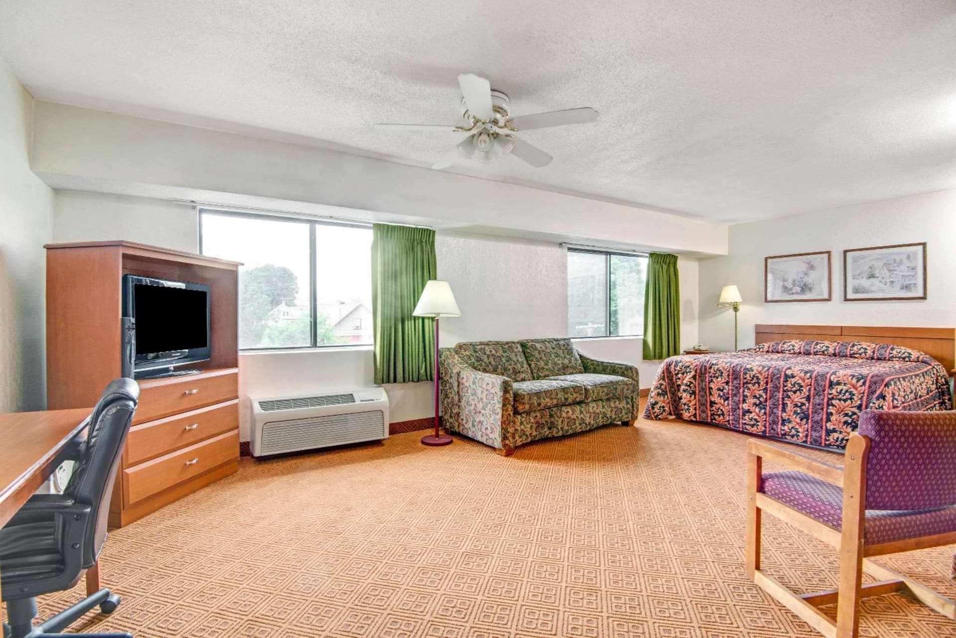 Super 8 by Wyndham Stamford/New York City Area gallery photo in Stamford, CT — image 24