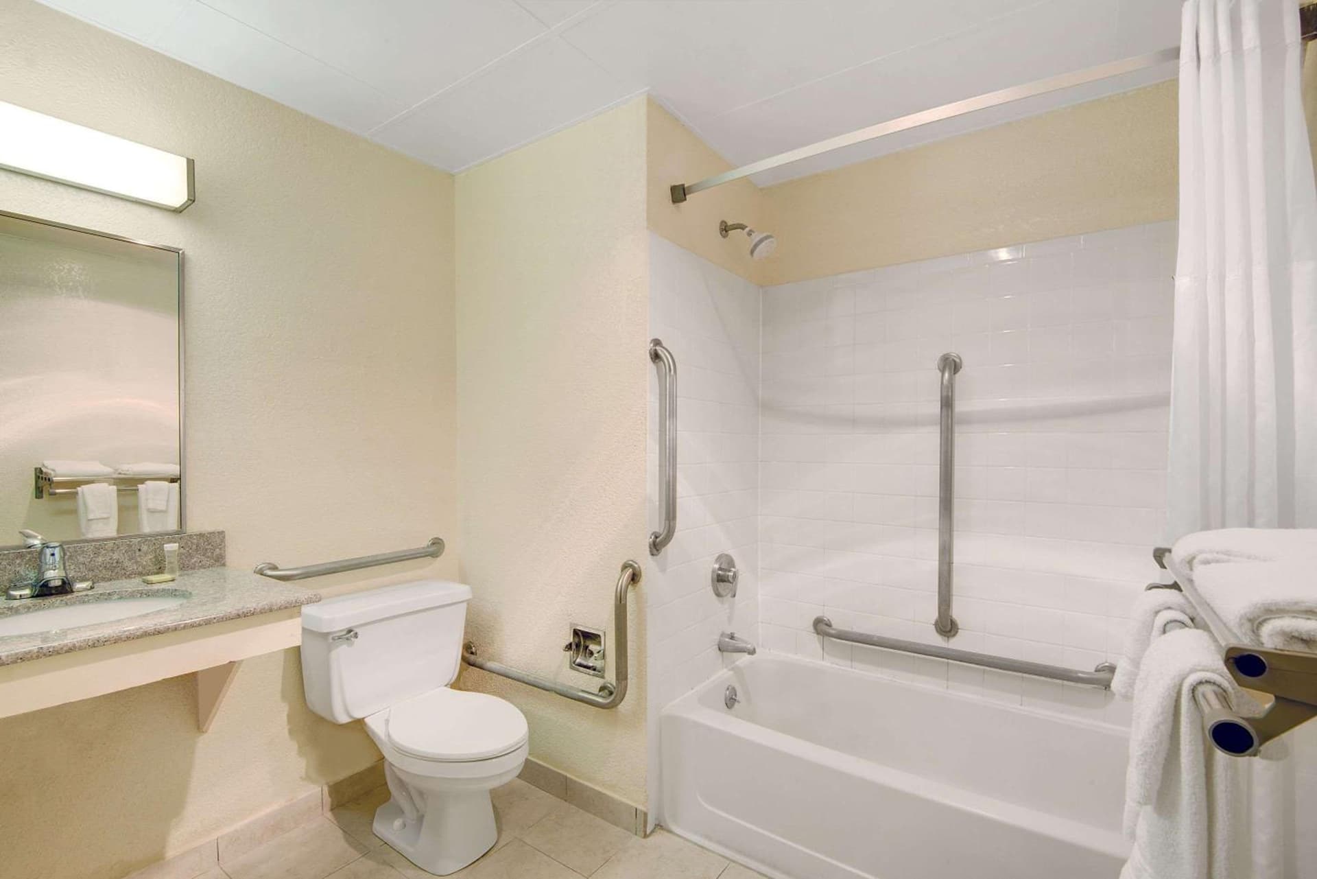 Super 8 by Wyndham Stamford/New York City Area gallery photo in Stamford, CT — image 6