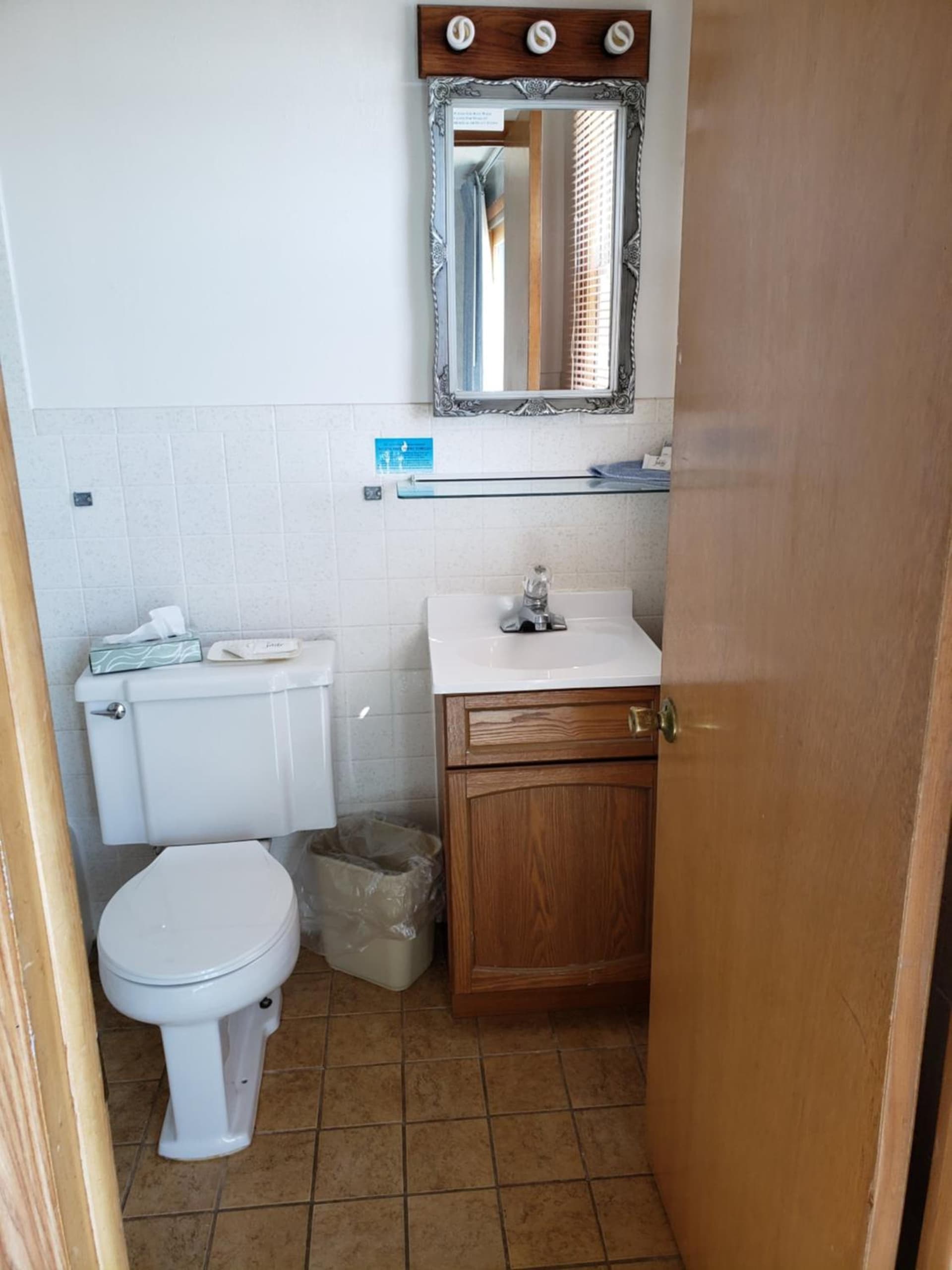 Algoma Beach Motel interior in Algoma, WI — gallery photo 2