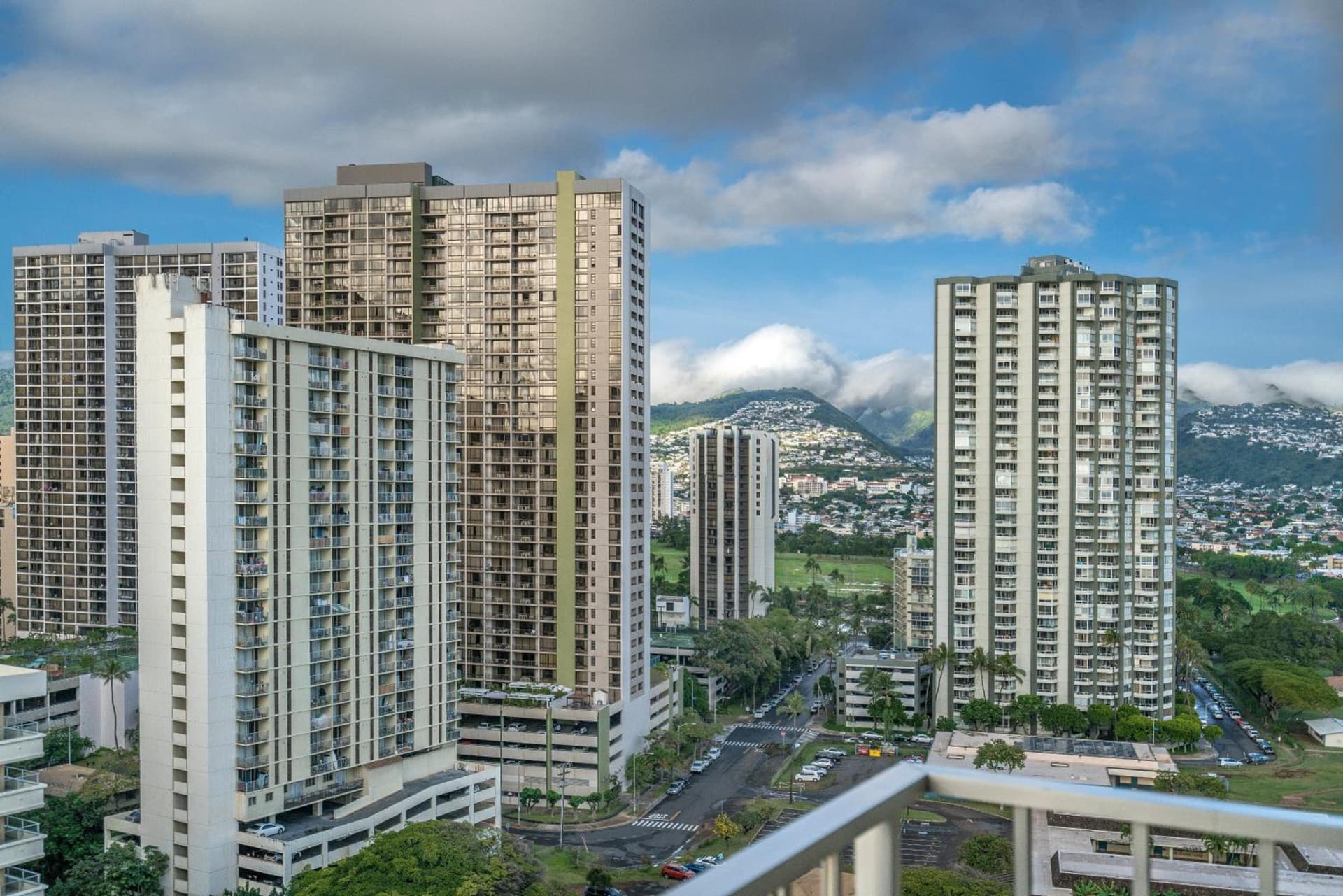 Queen Kapiolani Hotel property views in Honolulu, HI — gallery photo 3