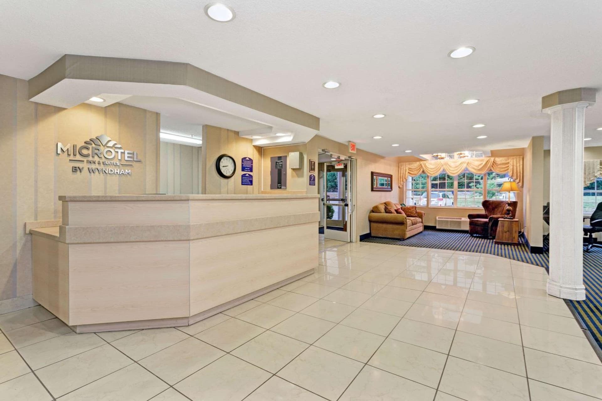 Microtel Inn & Suites by Wyndham Florence/Cincinnati Airpo interior in Florence, KY — gallery photo 2