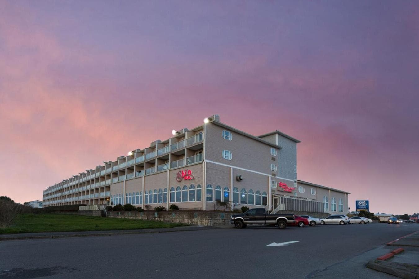 Shilo Inn Suites Ocean Shores featured exterior or lobby in Ocean Shores, WA — similar hotel