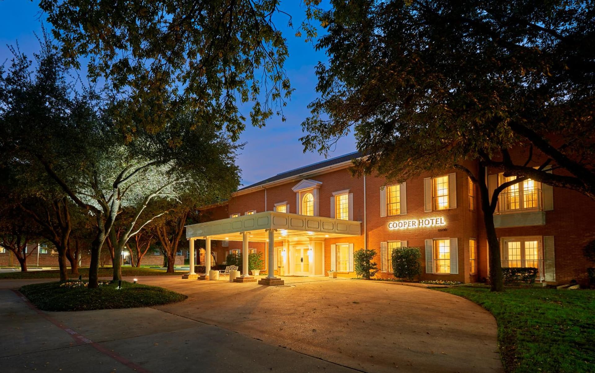 Cooper Hotel Conference Center & Spa interior in Dallas, TX — gallery photo 2