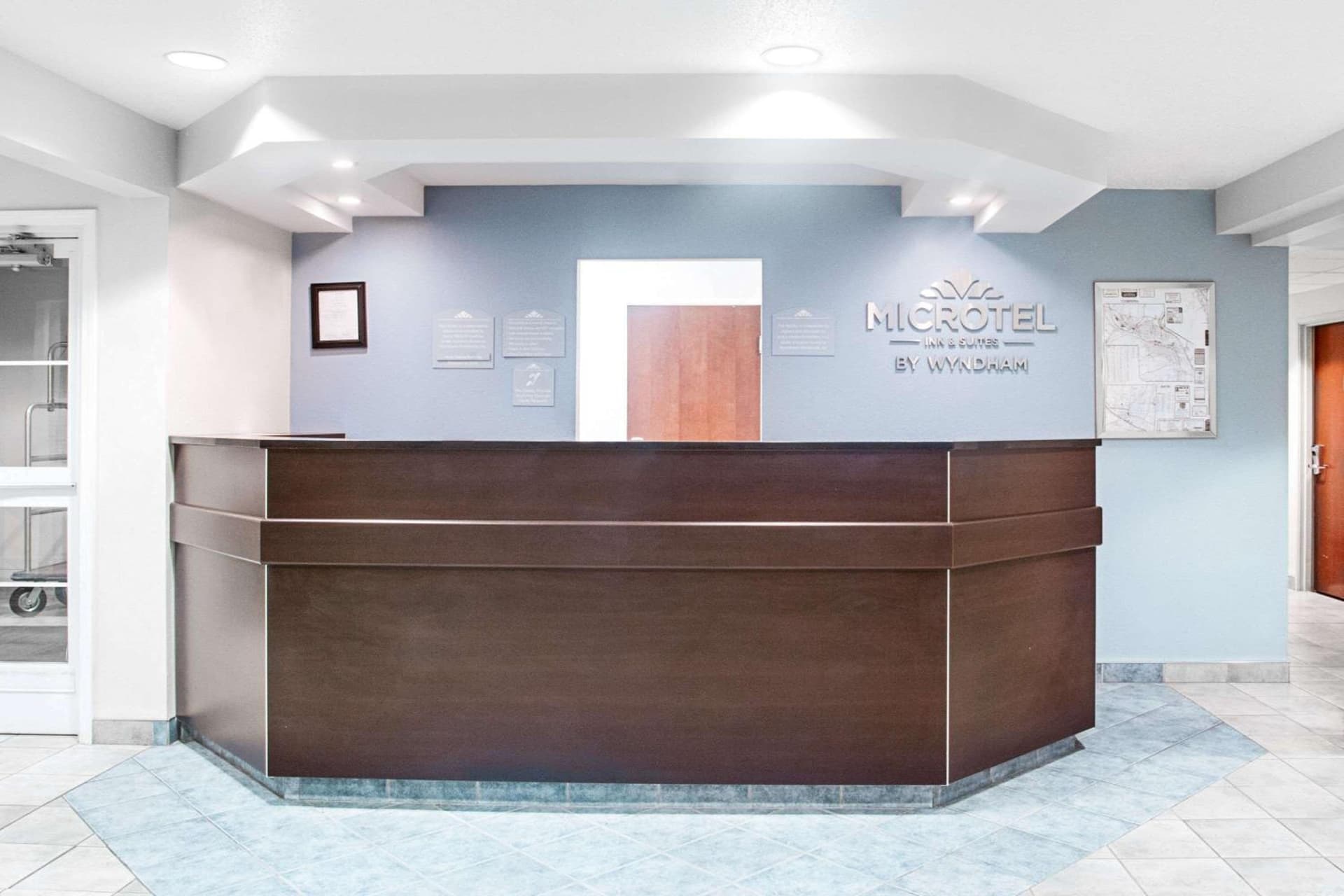 Microtel Inn & Suites Bath interior in Bath — gallery photo 2