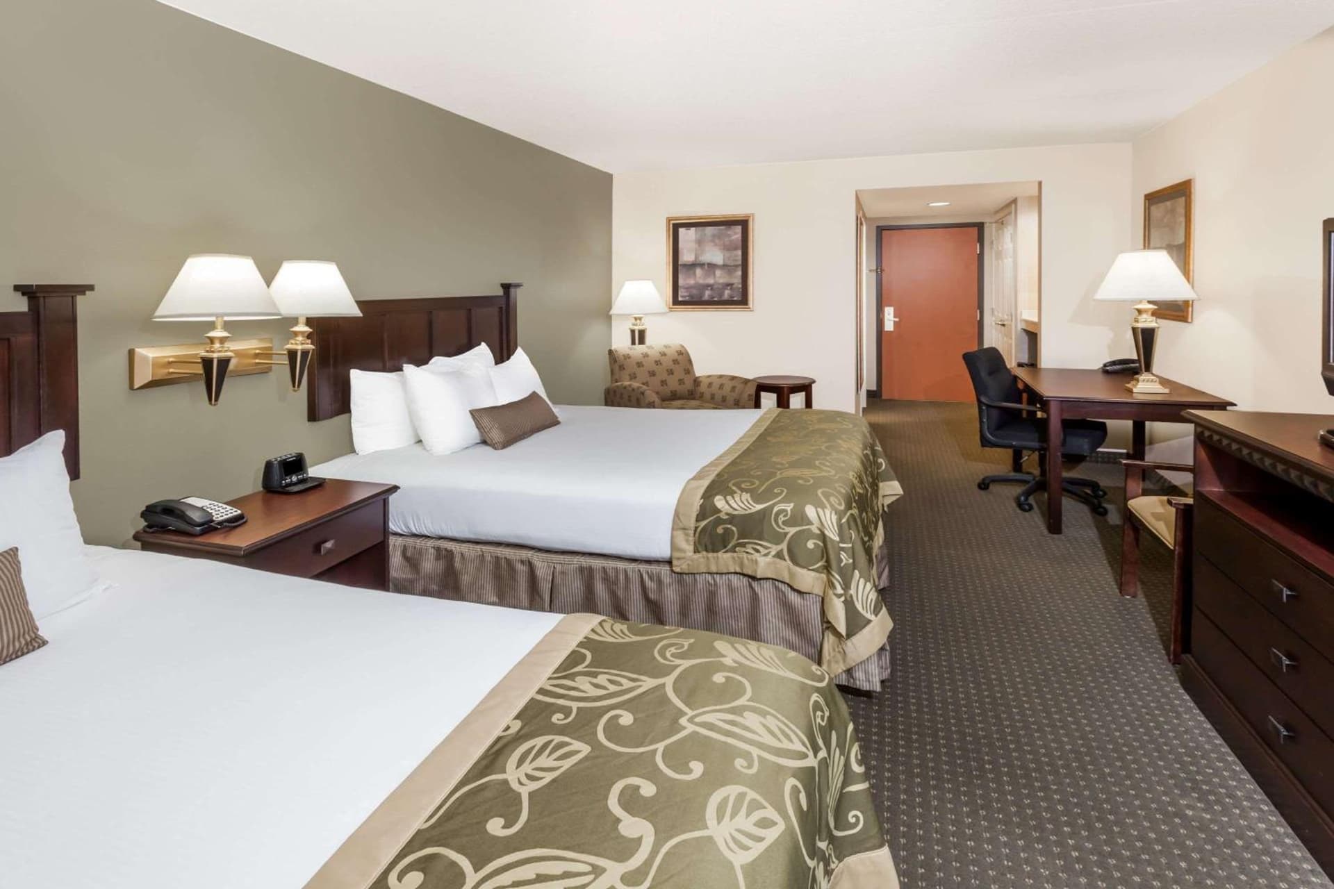 Wingate by Wyndham Peoria - Complimentary Area Shuttle gallery photo in Peoria, IL — image 11
