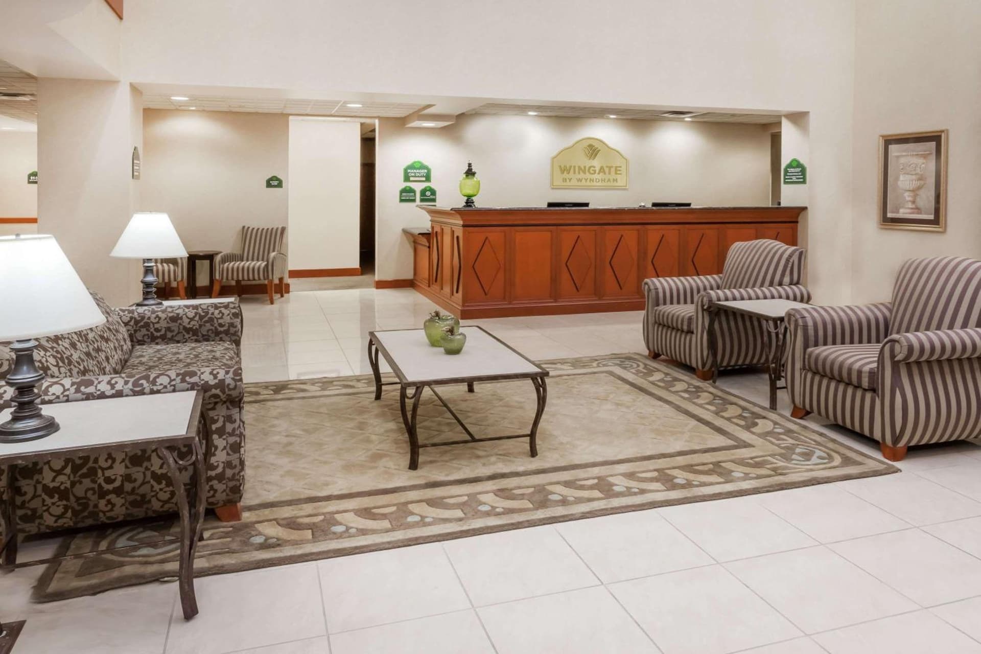 Wingate by Wyndham Peoria - Complimentary Area Shuttle gallery photo in Peoria, IL — image 4