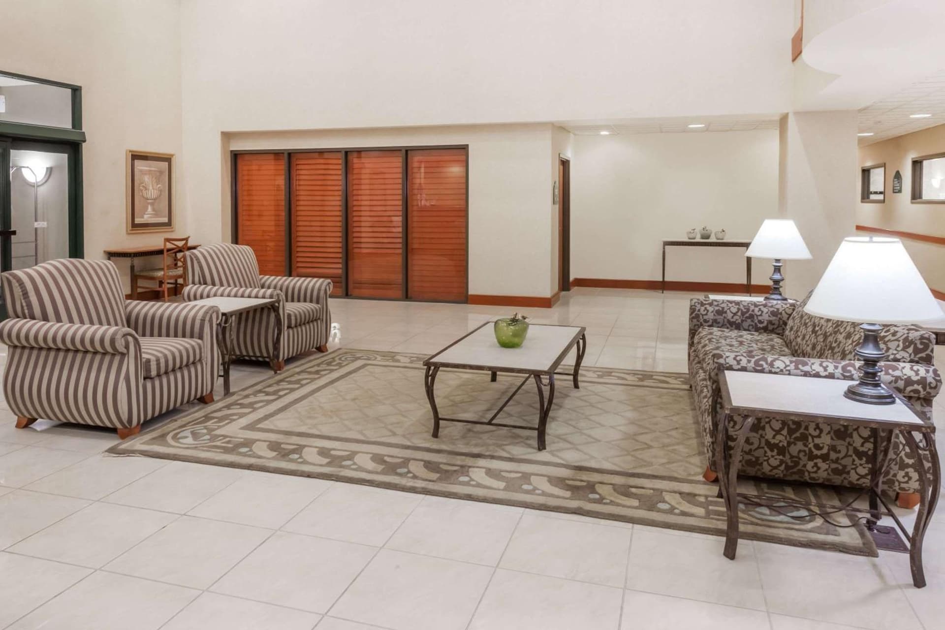 Wingate by Wyndham Peoria - Complimentary Area Shuttle gallery photo in Peoria, IL — image 16