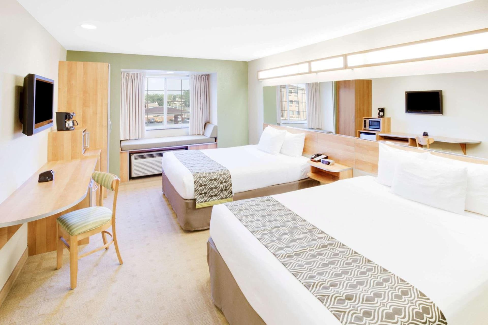 Microtel Inn & Suites by Wyndham Saraland gallery photo in Saraland, AL — image 11