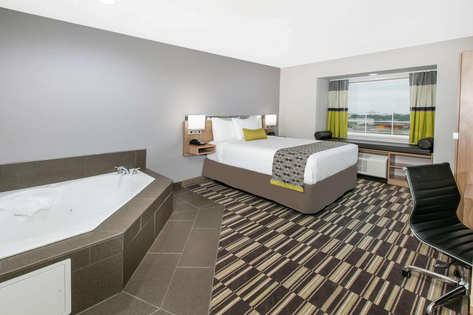 Microtel Inn & Suites by Wyndham Lubbock gallery photo in Lubbock, TX — image 17