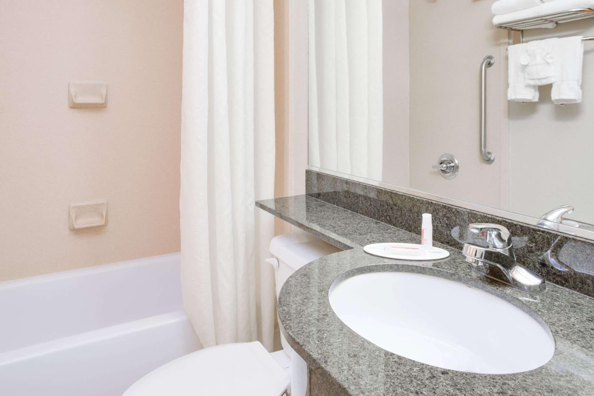 Microtel Inn & Suites by Wyndham Saraland gallery photo in Saraland, AL — image 12