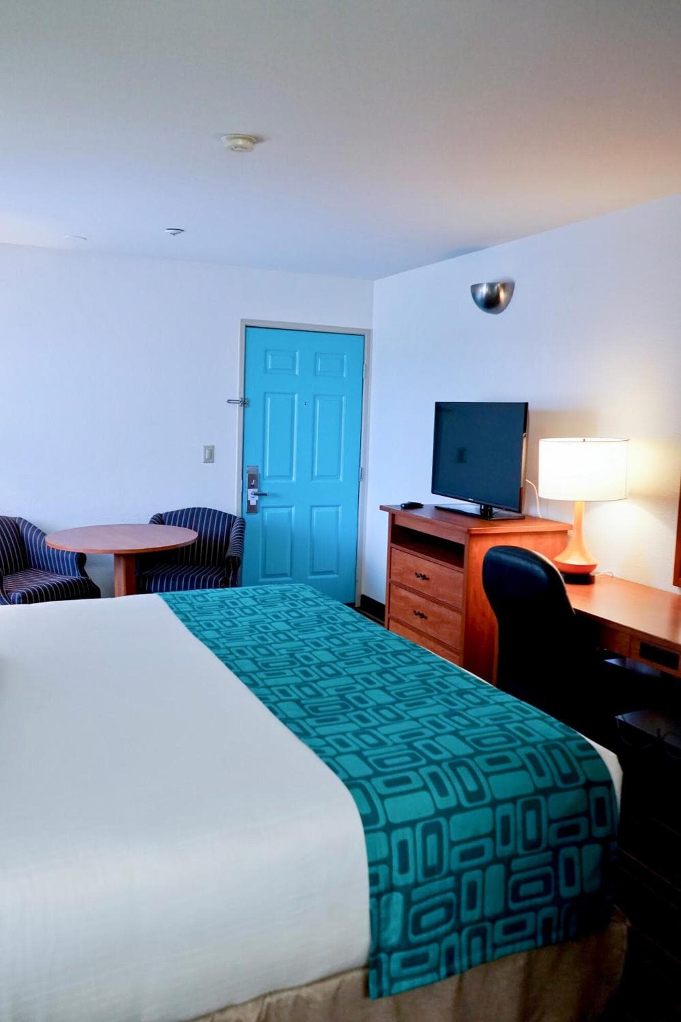 Howard Johnson by Wyndham Salinas property views in Salinas, CA — gallery photo 3
