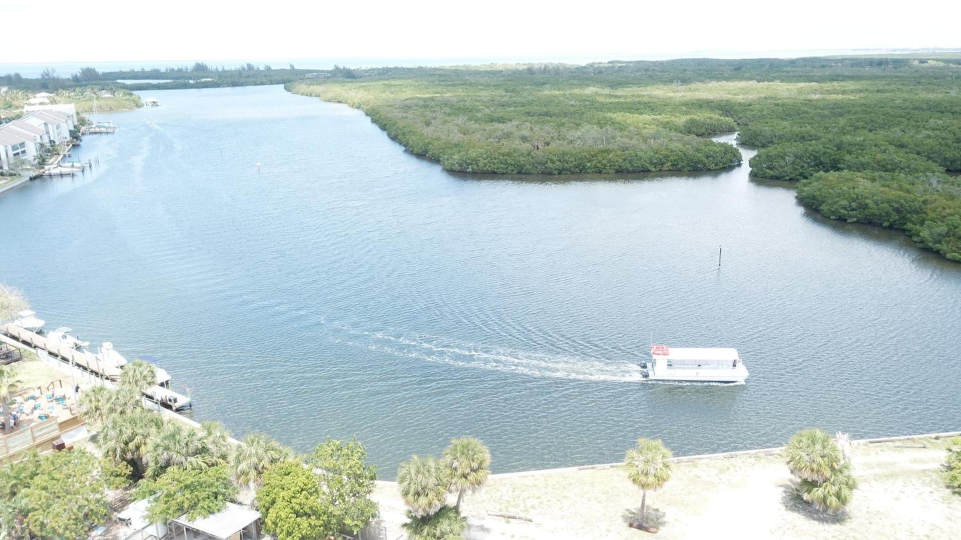 TAMPA BAY, BEACH step away, WIFI, FREE PARKING,POOLS, JACUZZI gallery photo in Ruskin, FL — image 22