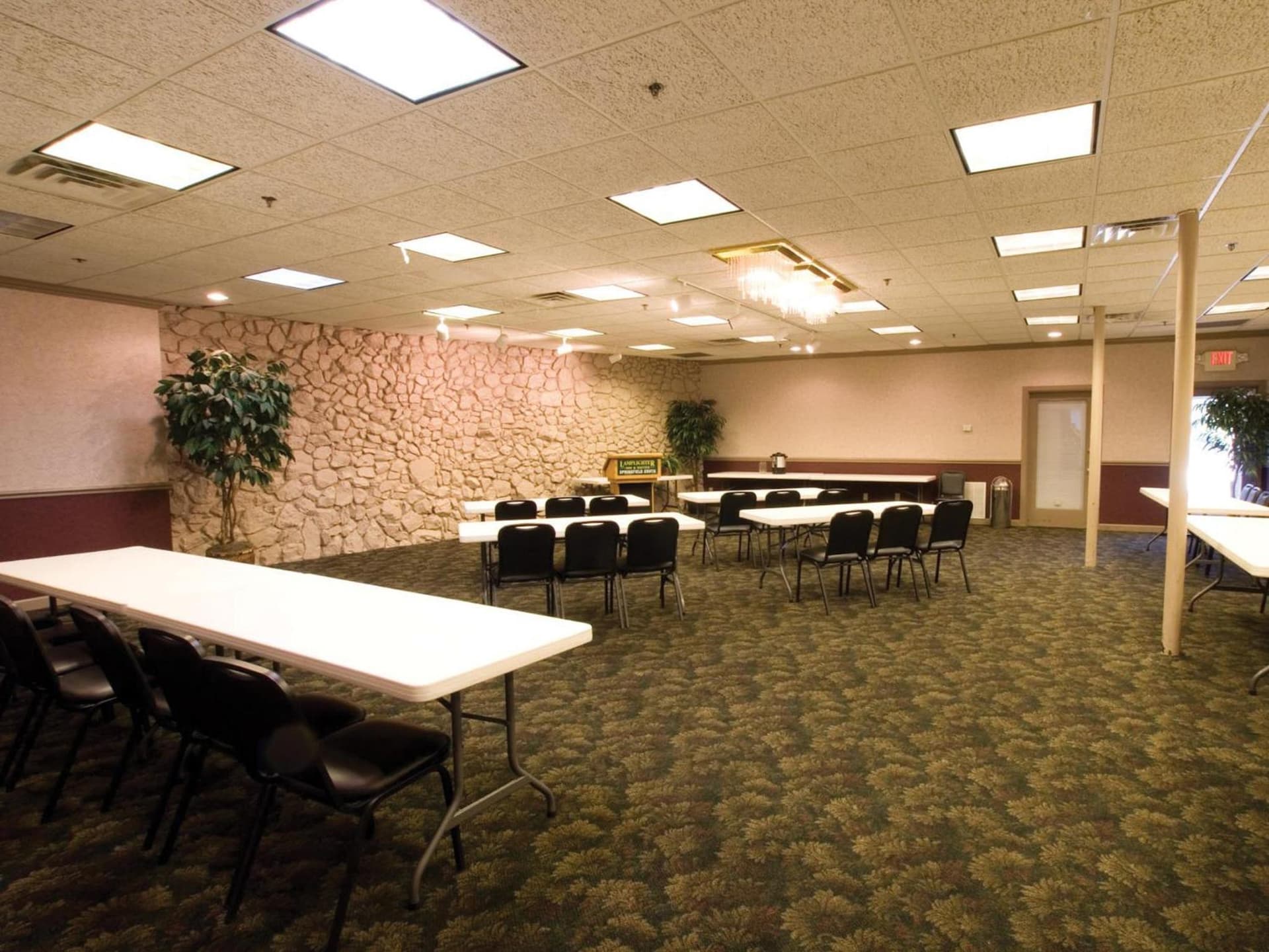 Lamplighter Inn-South gallery photo in Springfield, MO — image 33