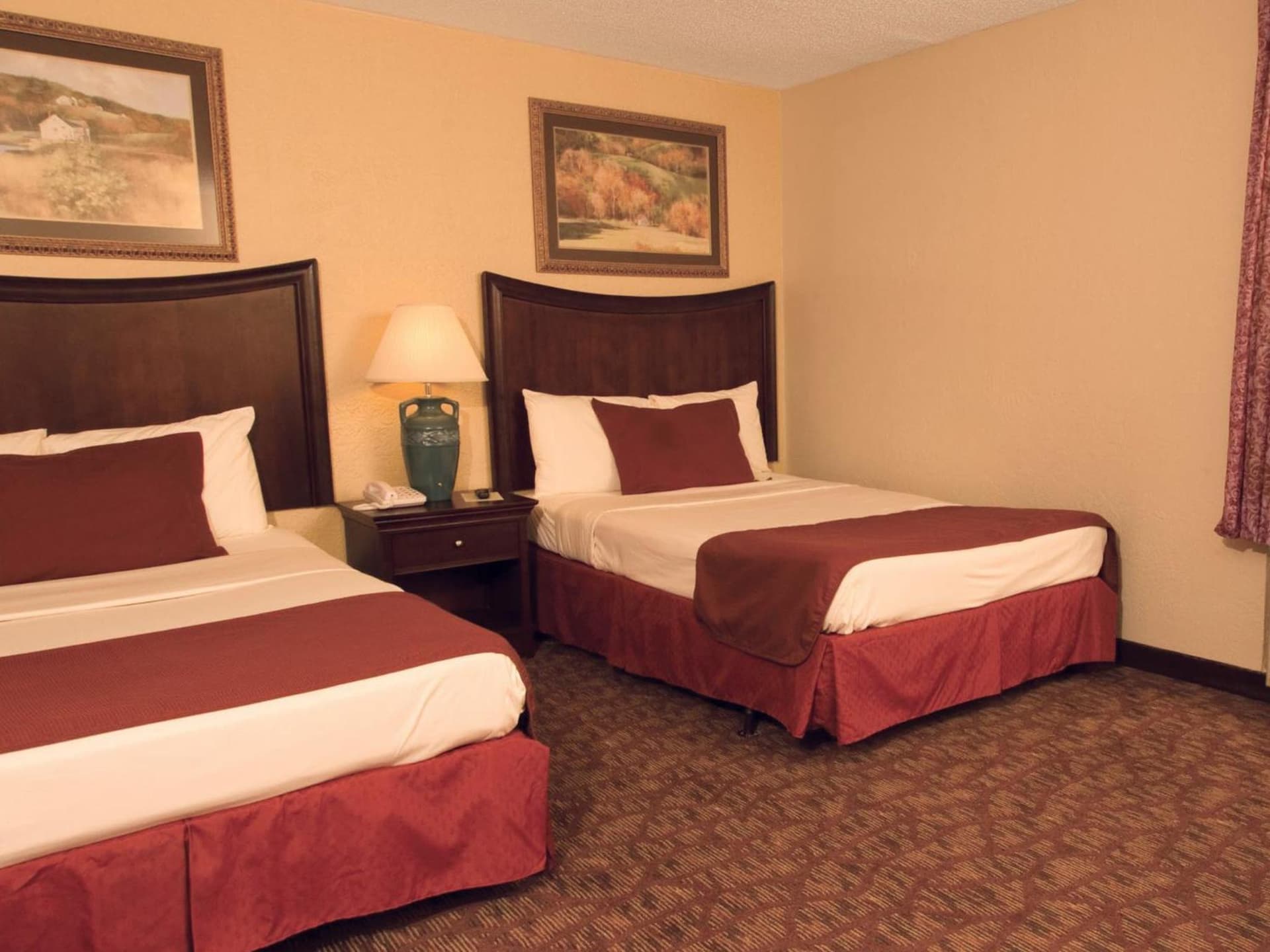 Lamplighter Inn-South gallery photo in Springfield, MO — image 17