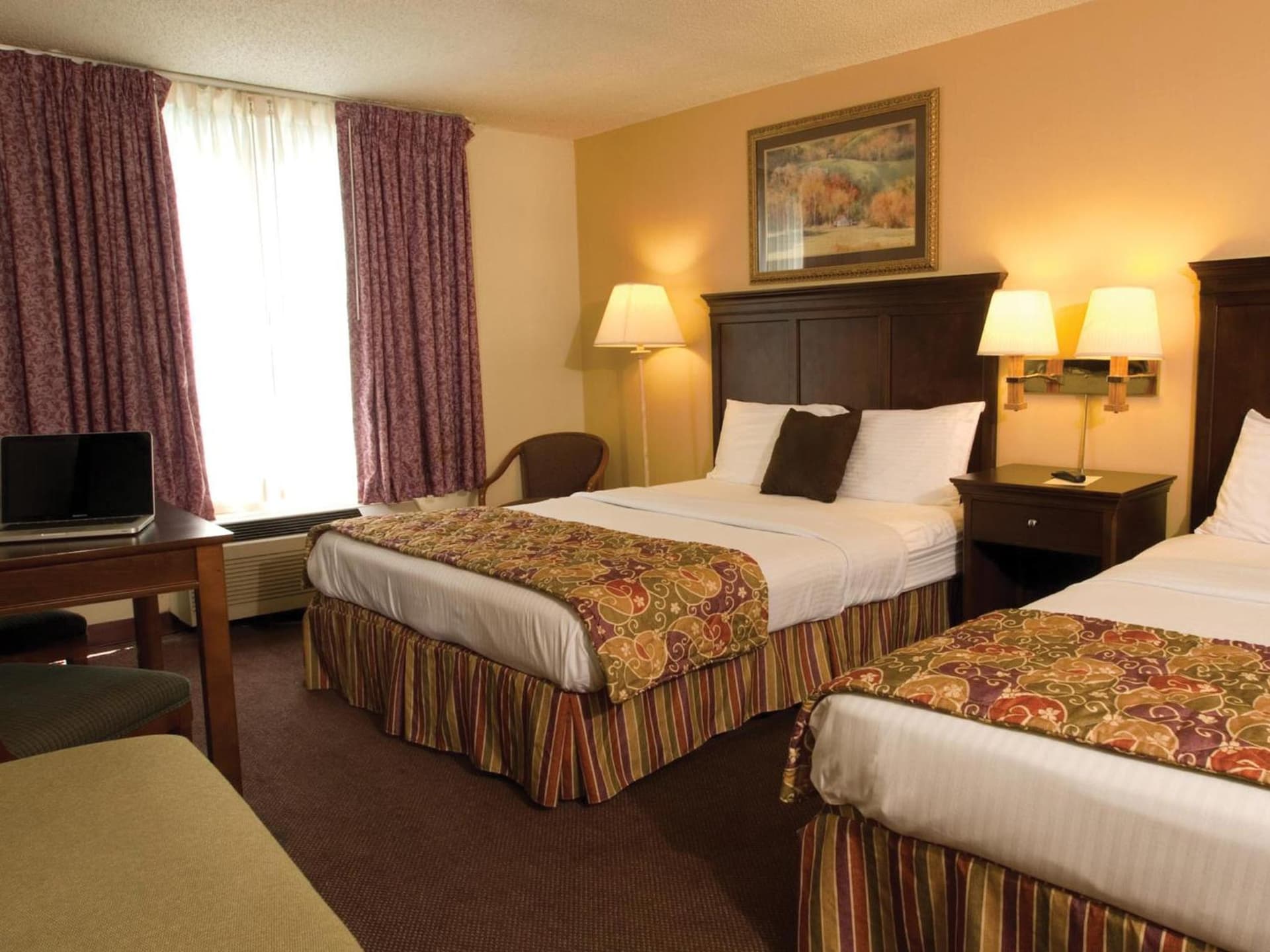 Lamplighter Inn-South interior in Springfield, MO — gallery photo 2