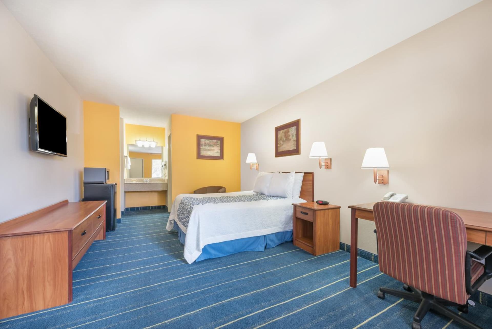 Days Inn by Wyndham Bryan College Station gallery photo in College Station, TX — image 14