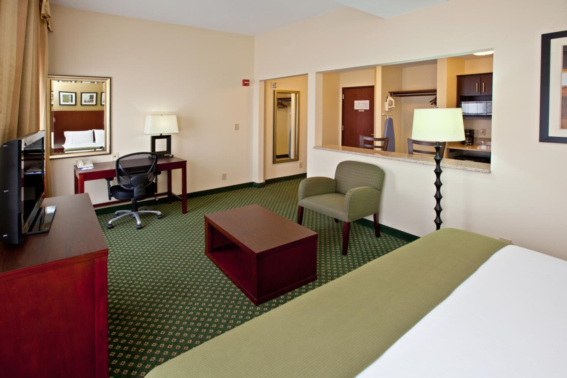 Holiday Inn Express & Suites Indianapolis - East by IHG gallery photo in Indianapolis, IN — image 5