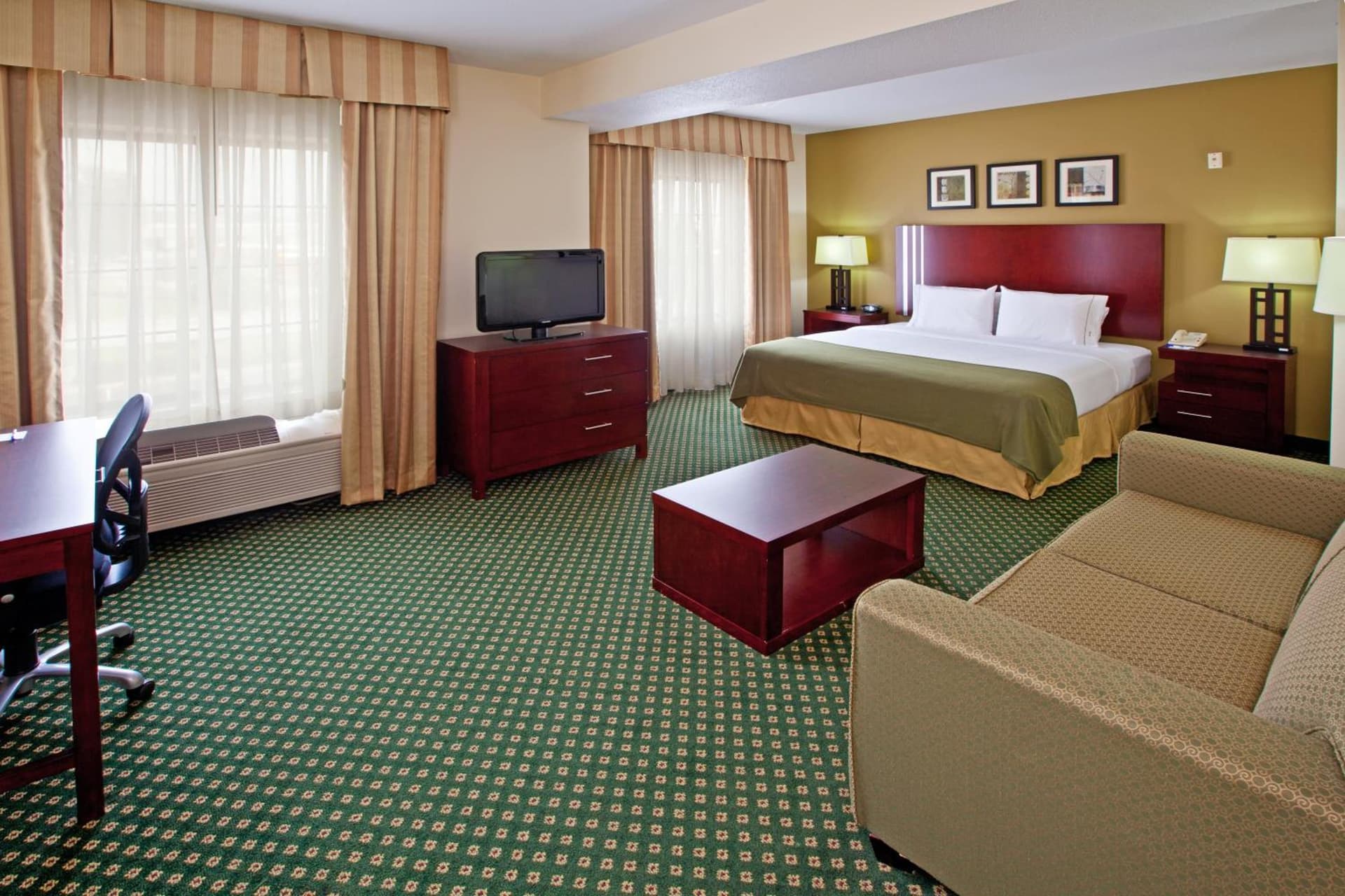 Holiday Inn Express & Suites Indianapolis - East by IHG interior in Indianapolis, IN — gallery photo 2