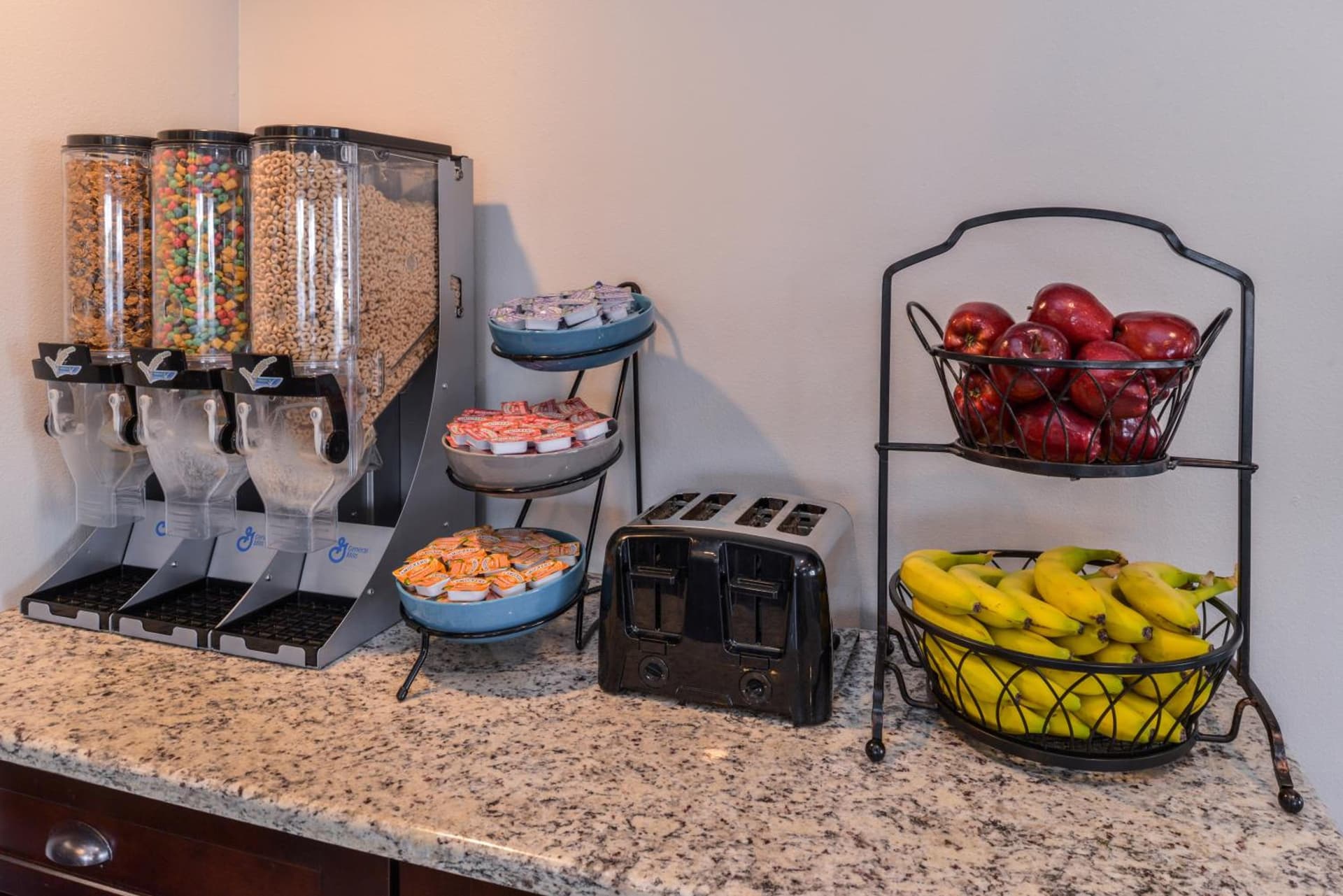 Quality Inn & Suites Kennewick Tri-Cities interior in Kennewick, WA — gallery photo 2