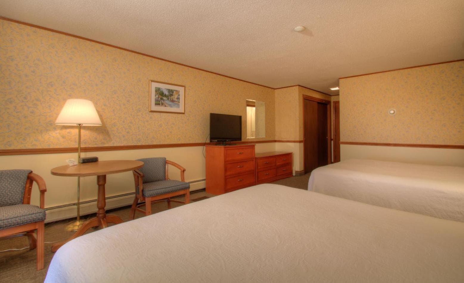 The Seaside Inn interior in Kennebunk Beach — gallery photo 2