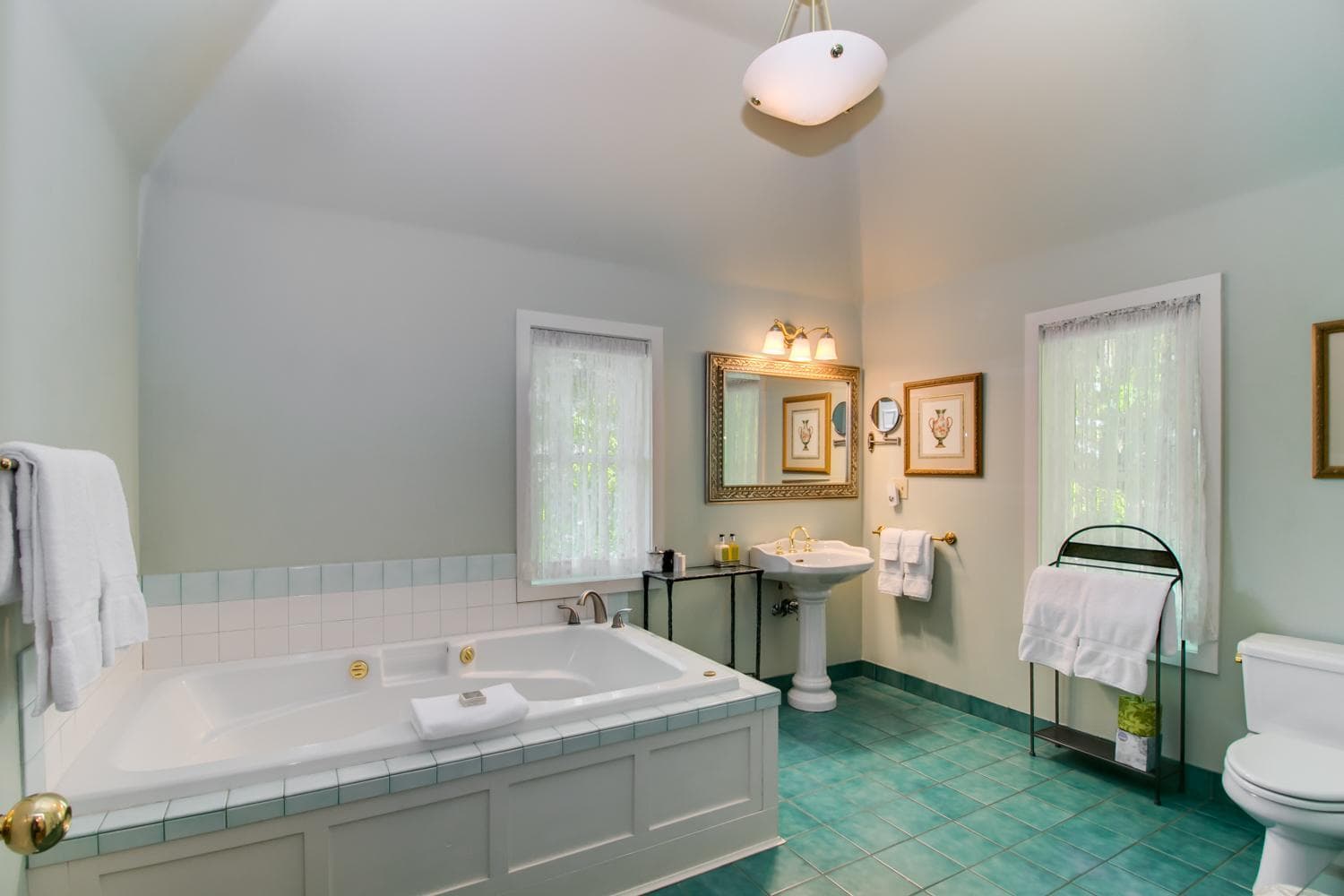 Winchester Inn gallery photo in Ashland, OR — image 36